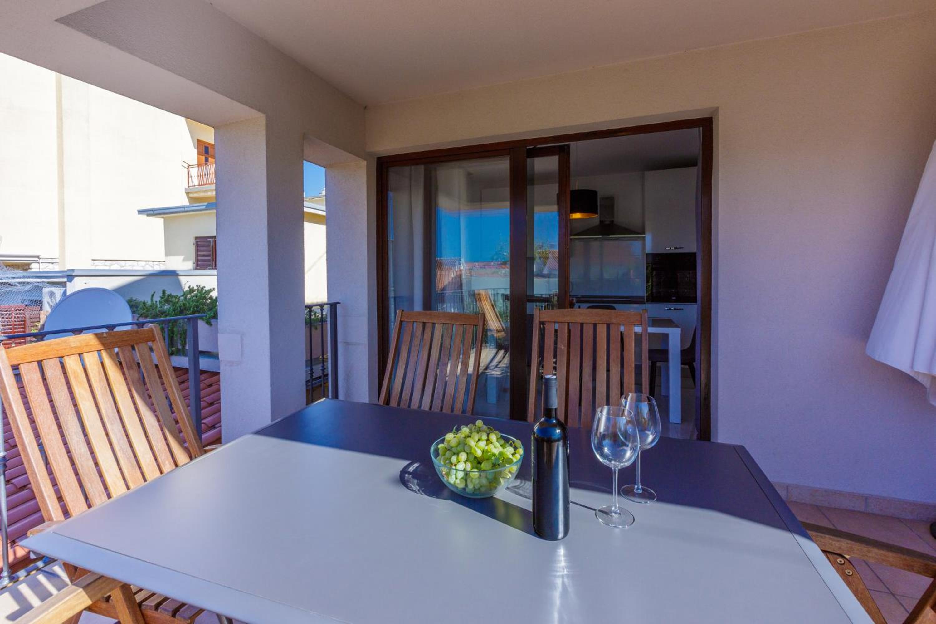 DAMIR - apartment with Jacuzzi view 4