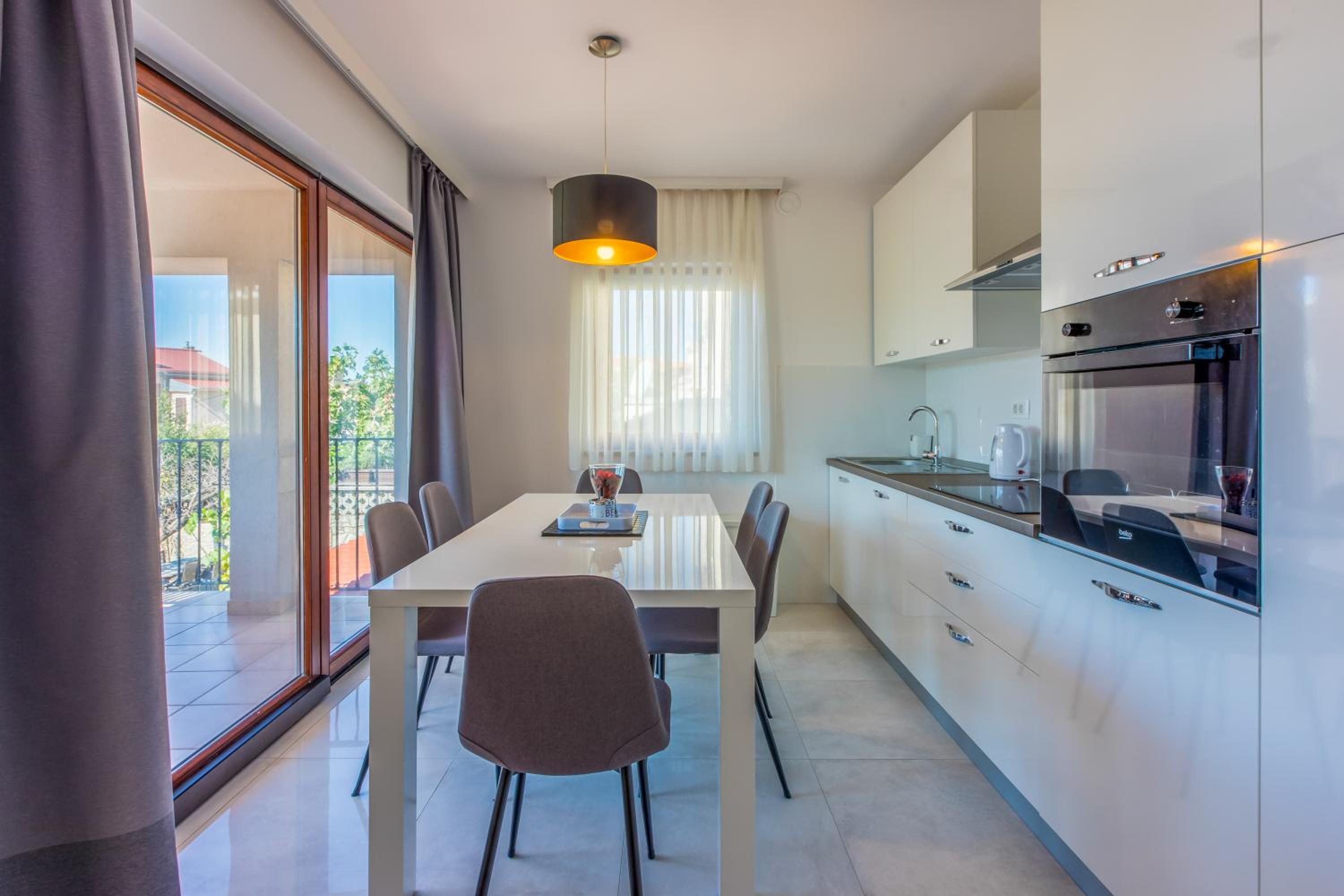 DAMIR - apartment with Jacuzzi view 5