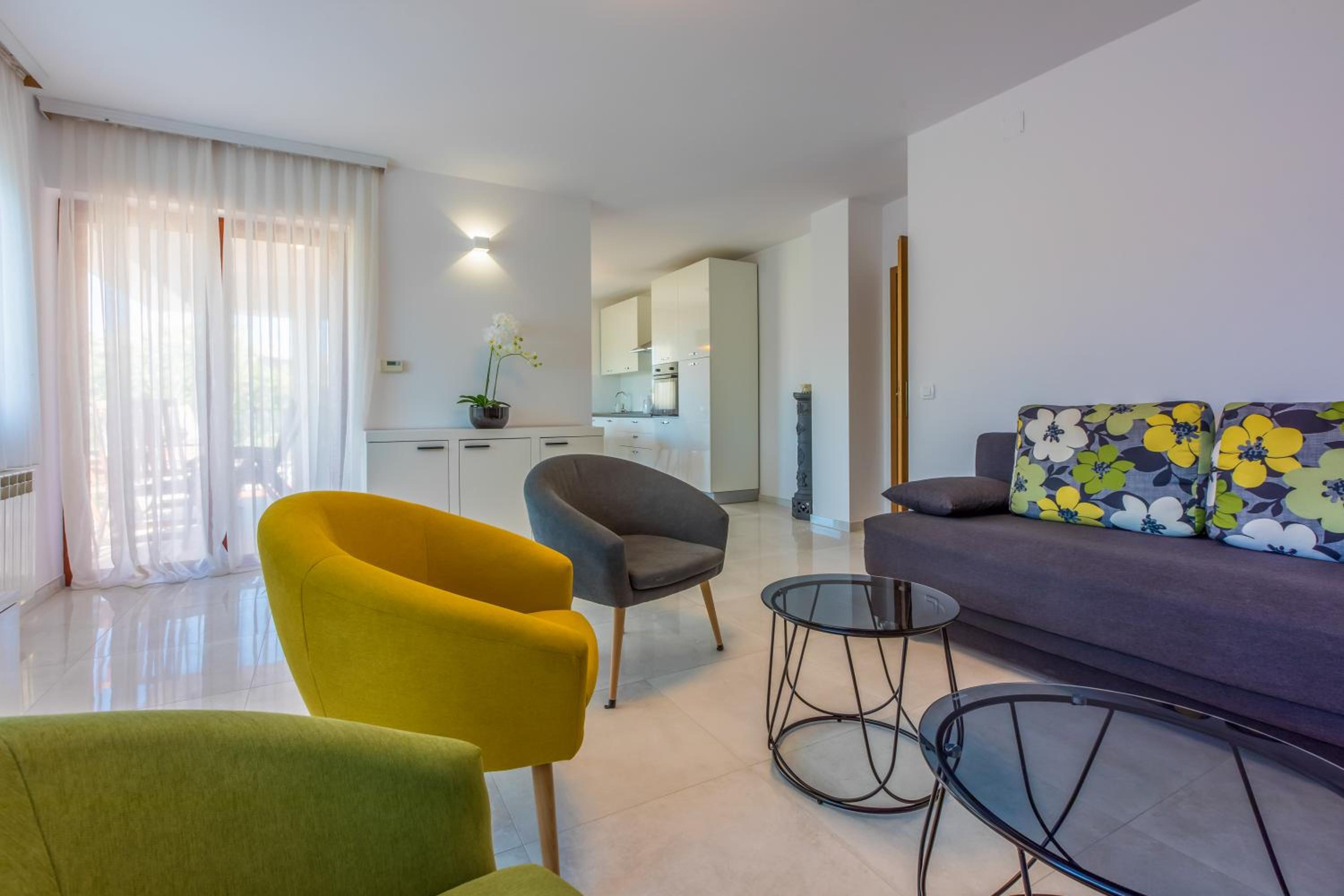 DAMIR - apartment with Jacuzzi view 2