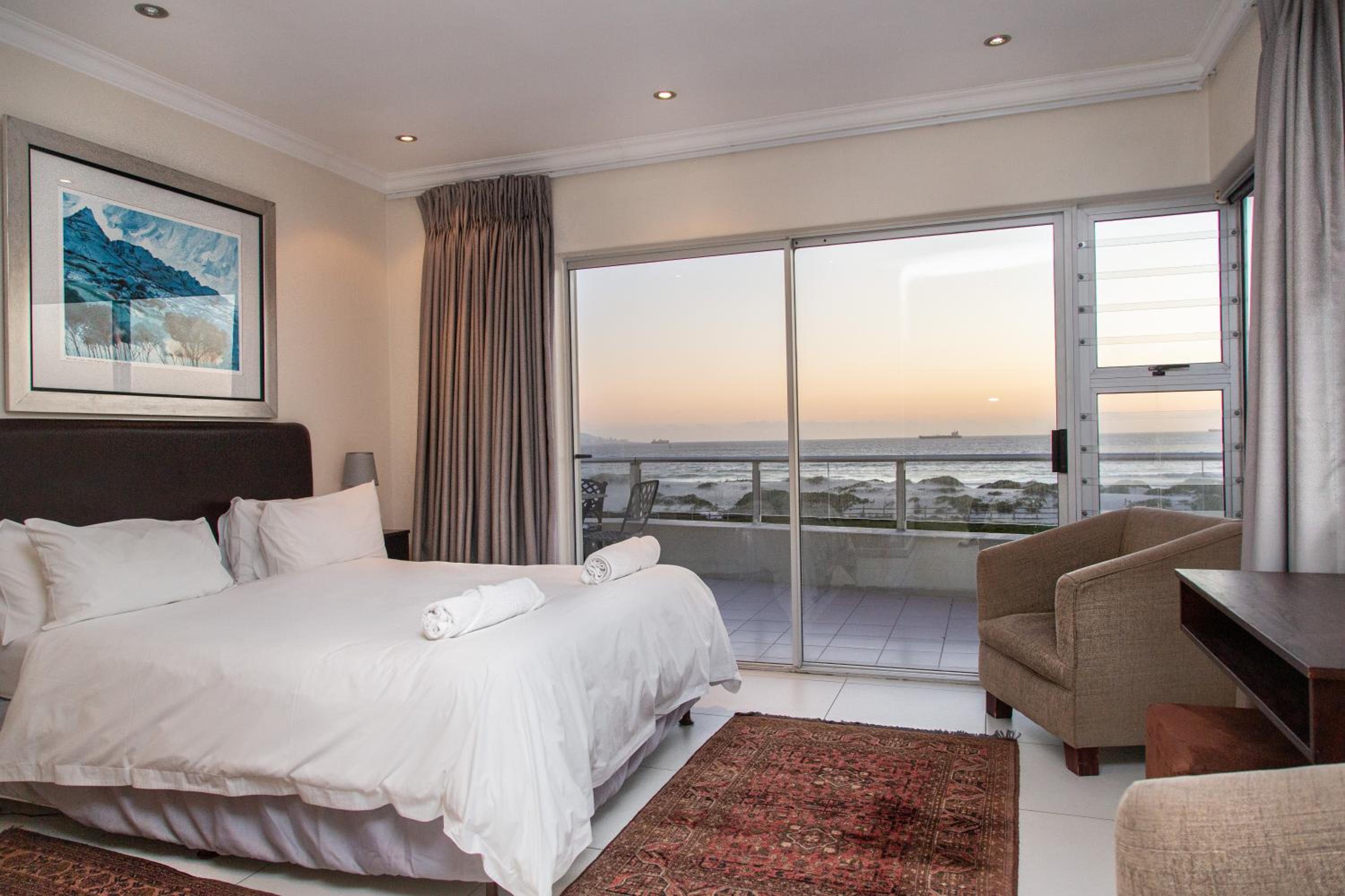 Spectacular Beachfront Apartment 3 Bedroom C101 Sea Spray view 3