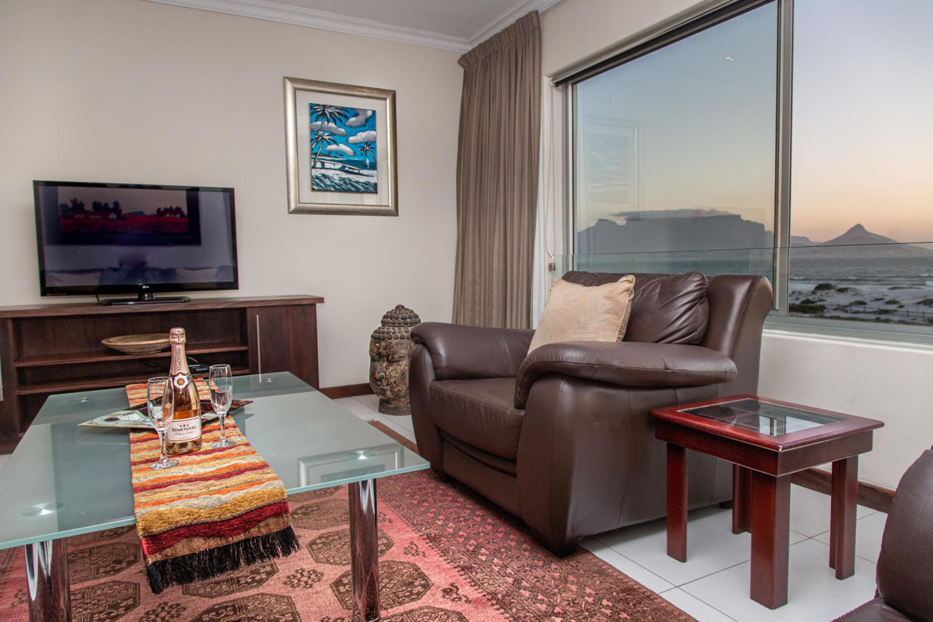 Spectacular Beachfront Apartment 3 Bedroom C101 Sea Spray view 4