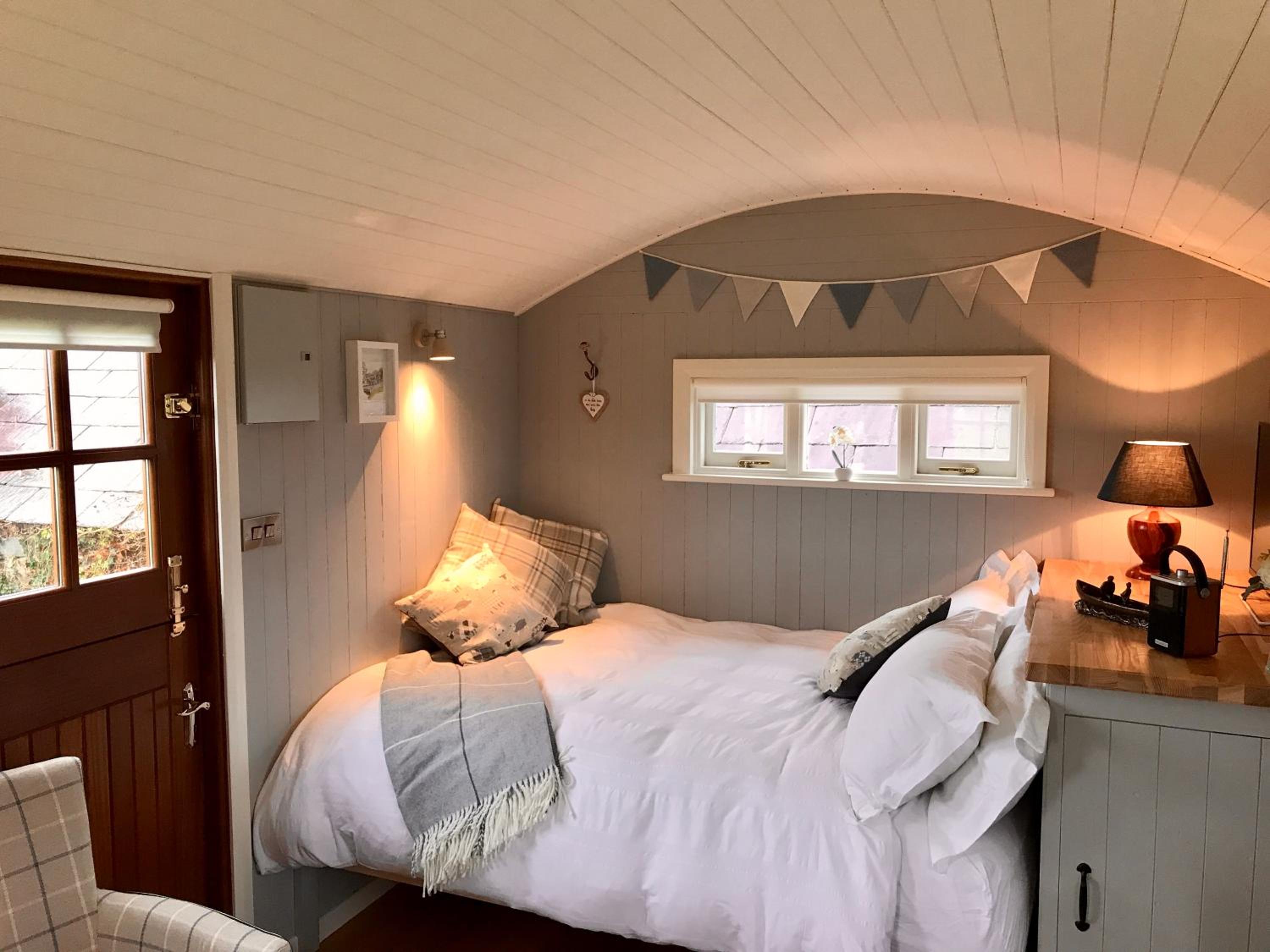 Sheelin Huts Blue, Hot-tub available From 1st April until 1st November view 2