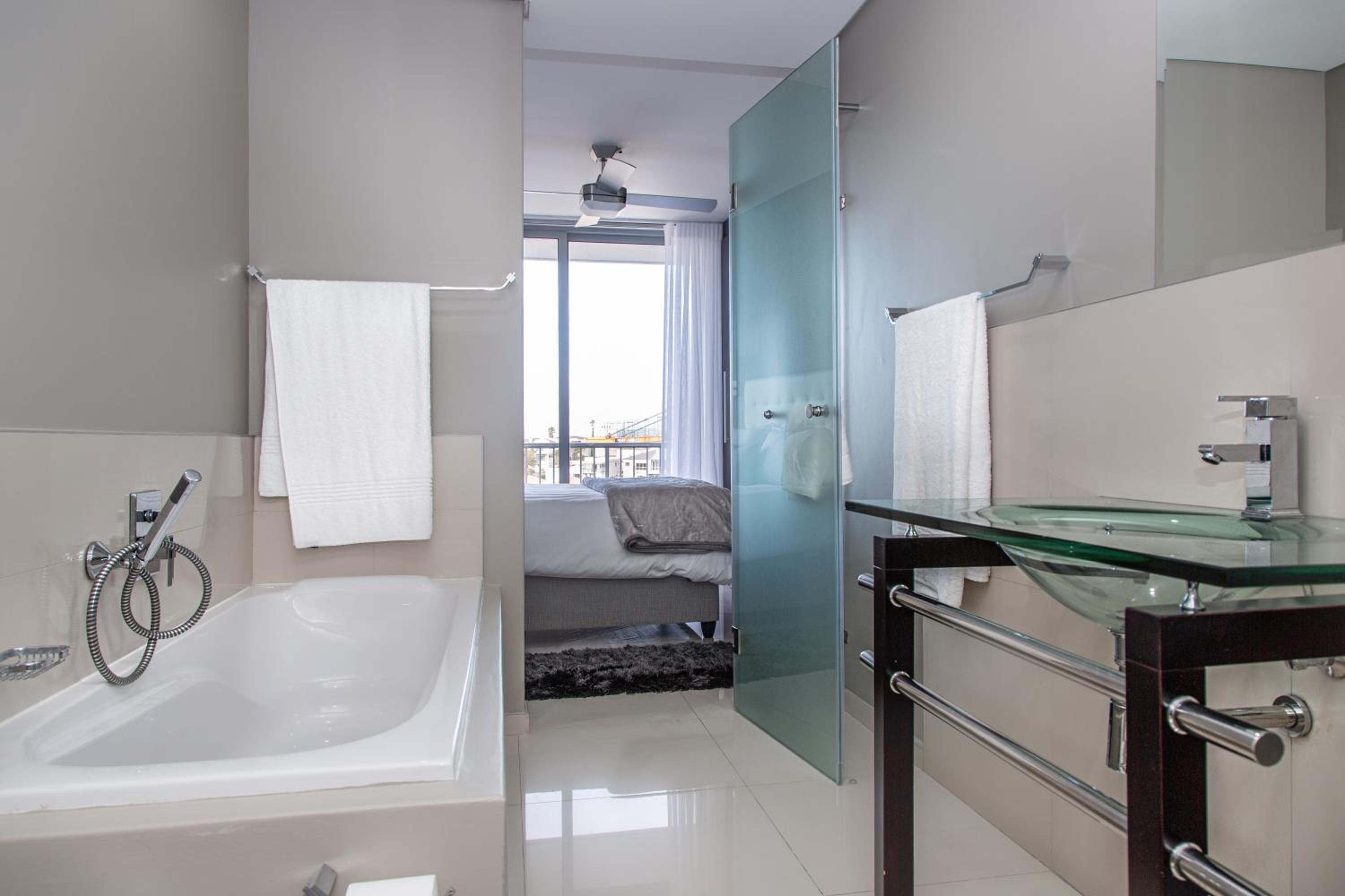 Modern Ocean View 1 Bedroom Apartment 707 Infinity view 4