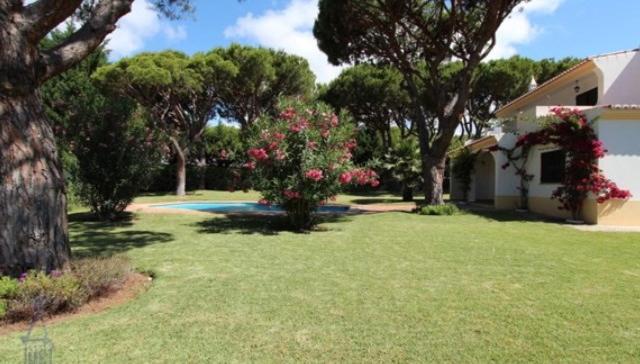 Villa Quadradinhos 38Q 4 Bedrooms Private Pool Short Walk To The Beach view 3