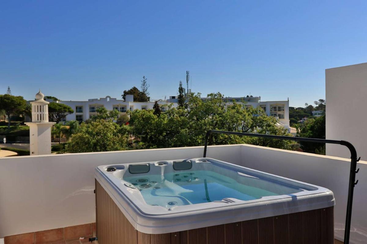 Villa Vale Do Lobo 2 - 3 bedroom Townhouse Perfect for Families- Close to amenities view 5