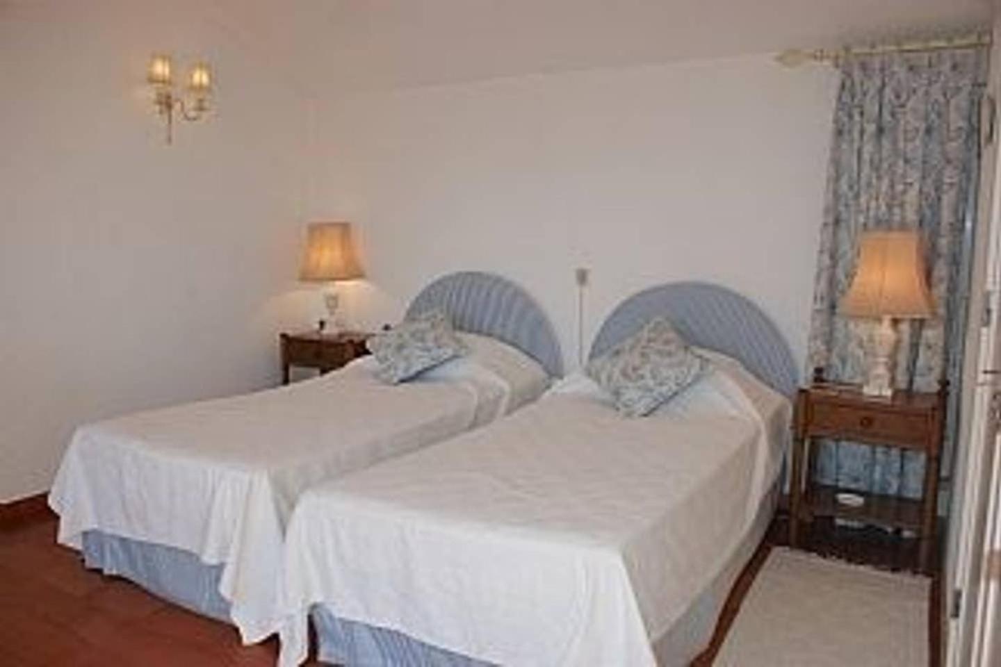 Villa Quadradinhos 46Q Located close to the tennis courts and just 100m from the famous Restaurant view 5