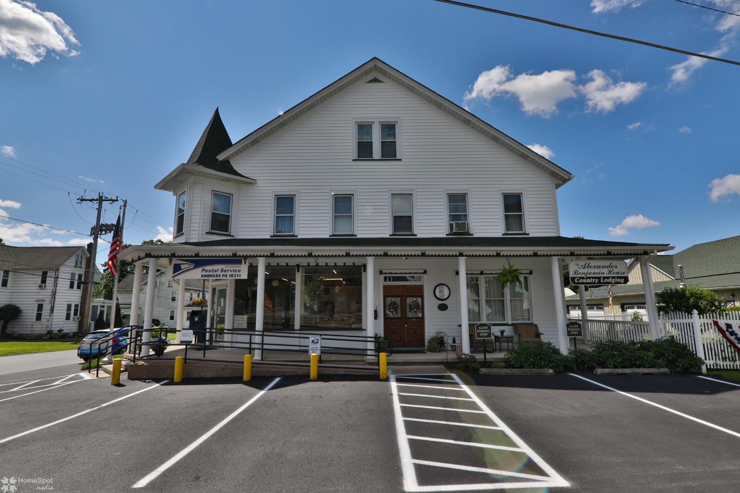 Lizard Creek Inn view 3