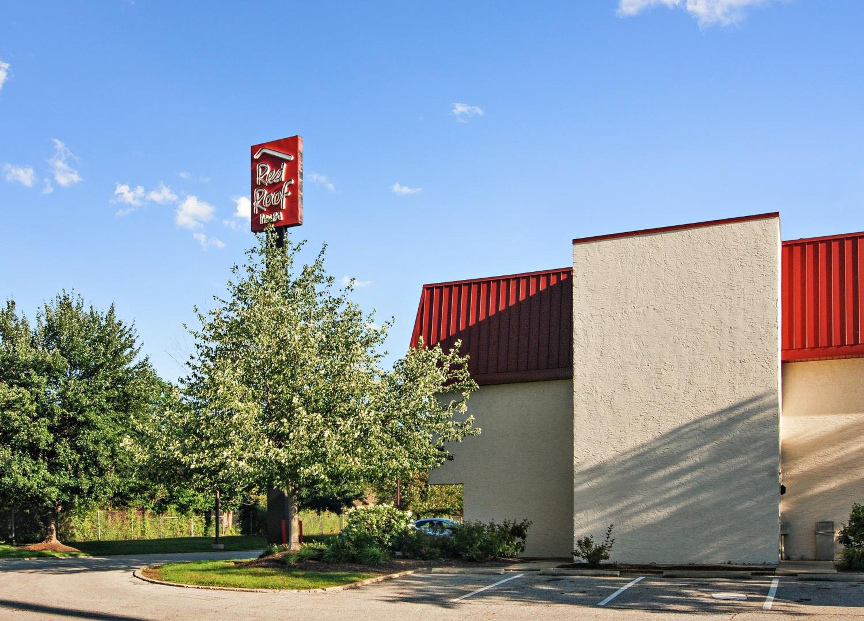Hotel Red Roof Inn Cleveland Airport - Middleburg Heights - Image 1