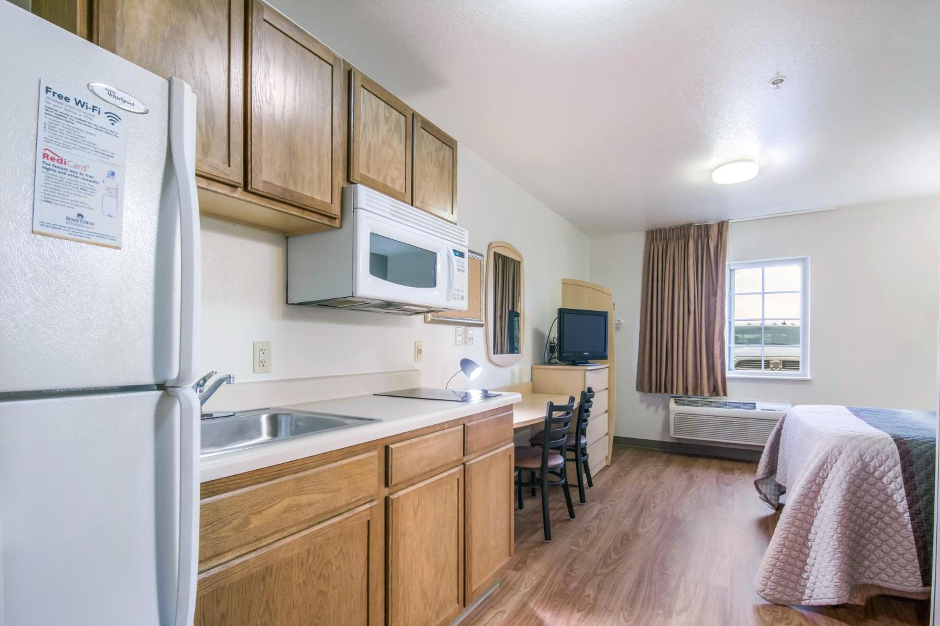 HomeTowne Studios & Suites by Red Roof Bentonville