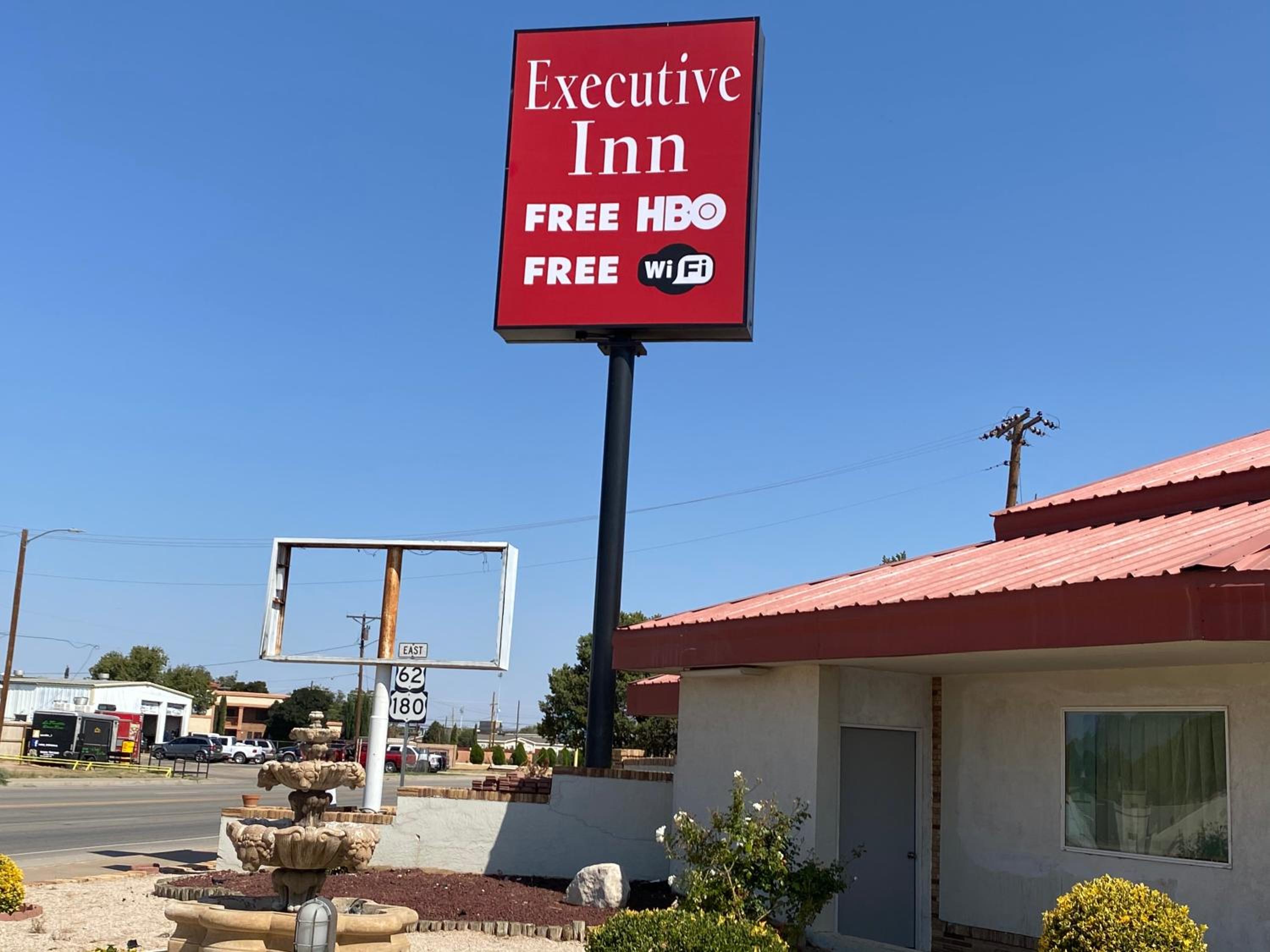 Hobbs Vacations - Executive Inn - Property Image 2