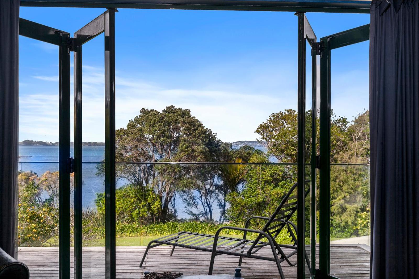 Pohutukawa Cottage - Matakana Holiday Home view 5