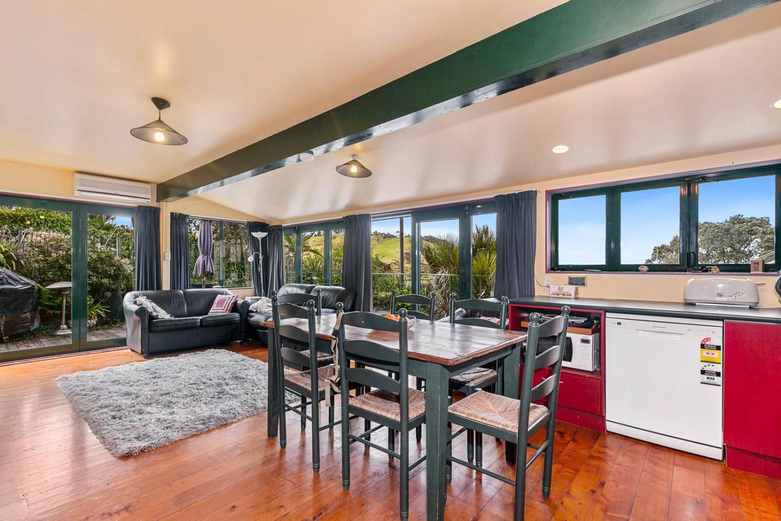 Pohutukawa Cottage - Matakana Holiday Home view 2