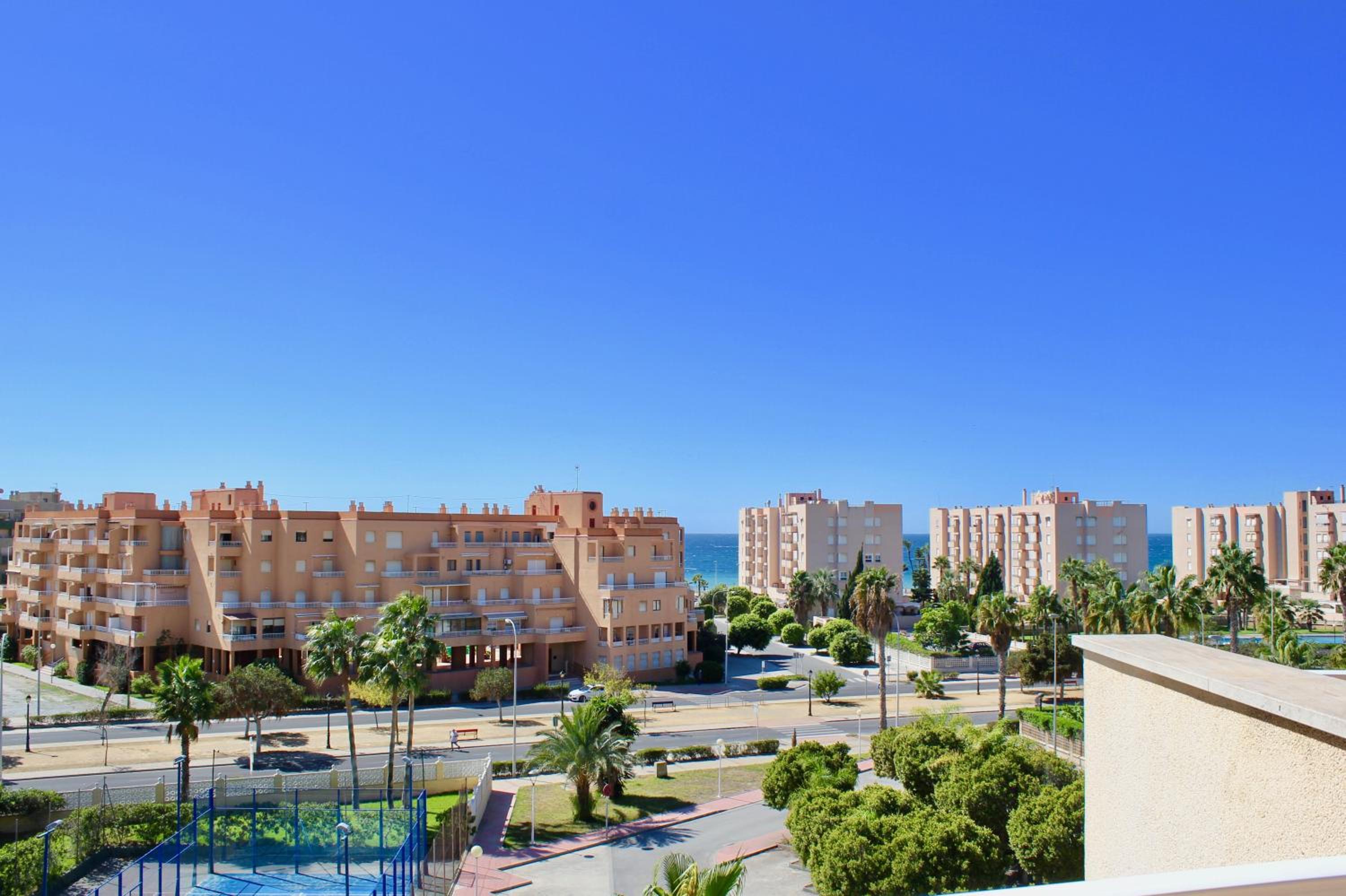 Espectacular Ático con Parking y Terraza con BBQ view 3
