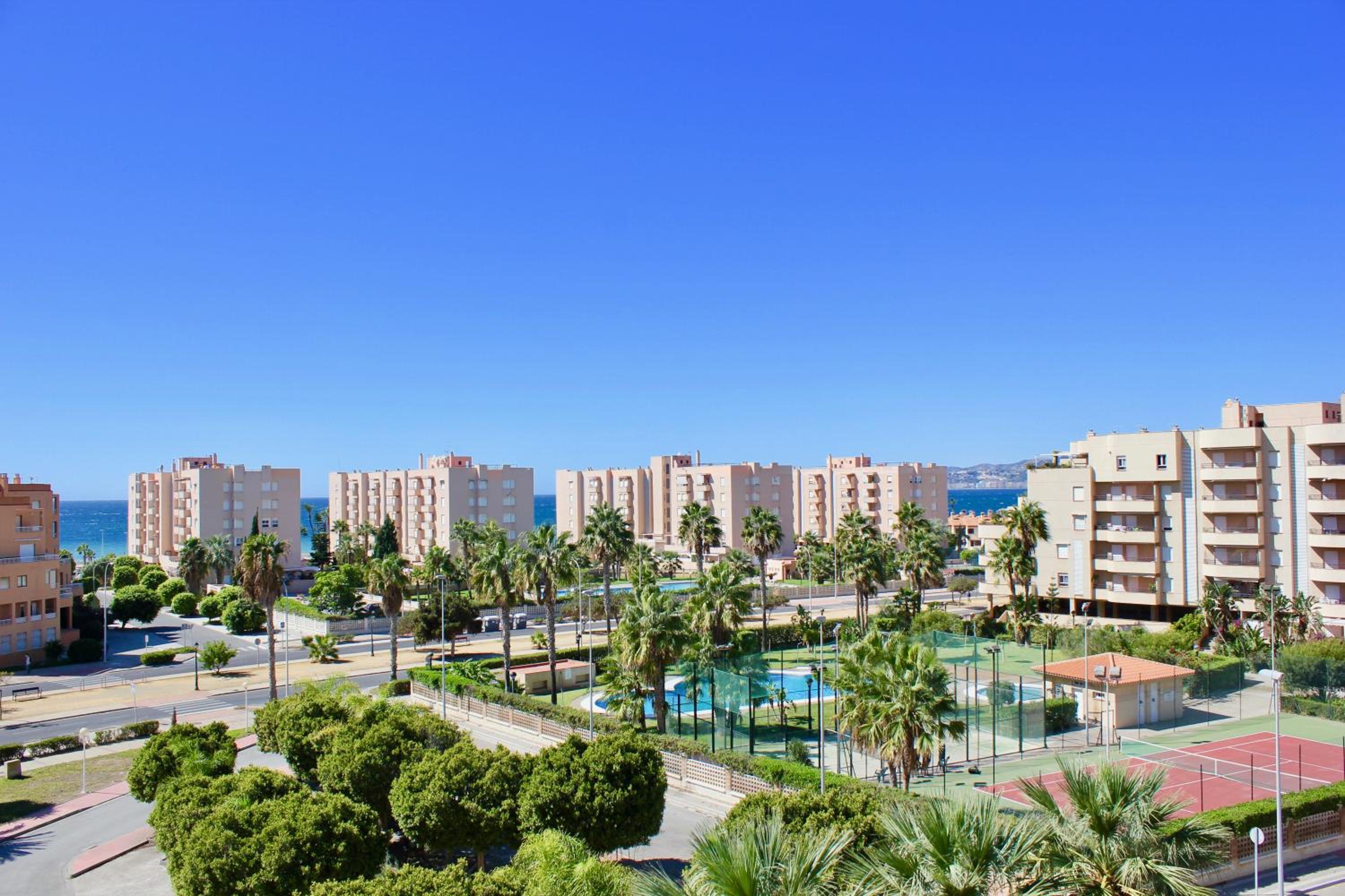 Espectacular Ático con Parking y Terraza con BBQ view 4