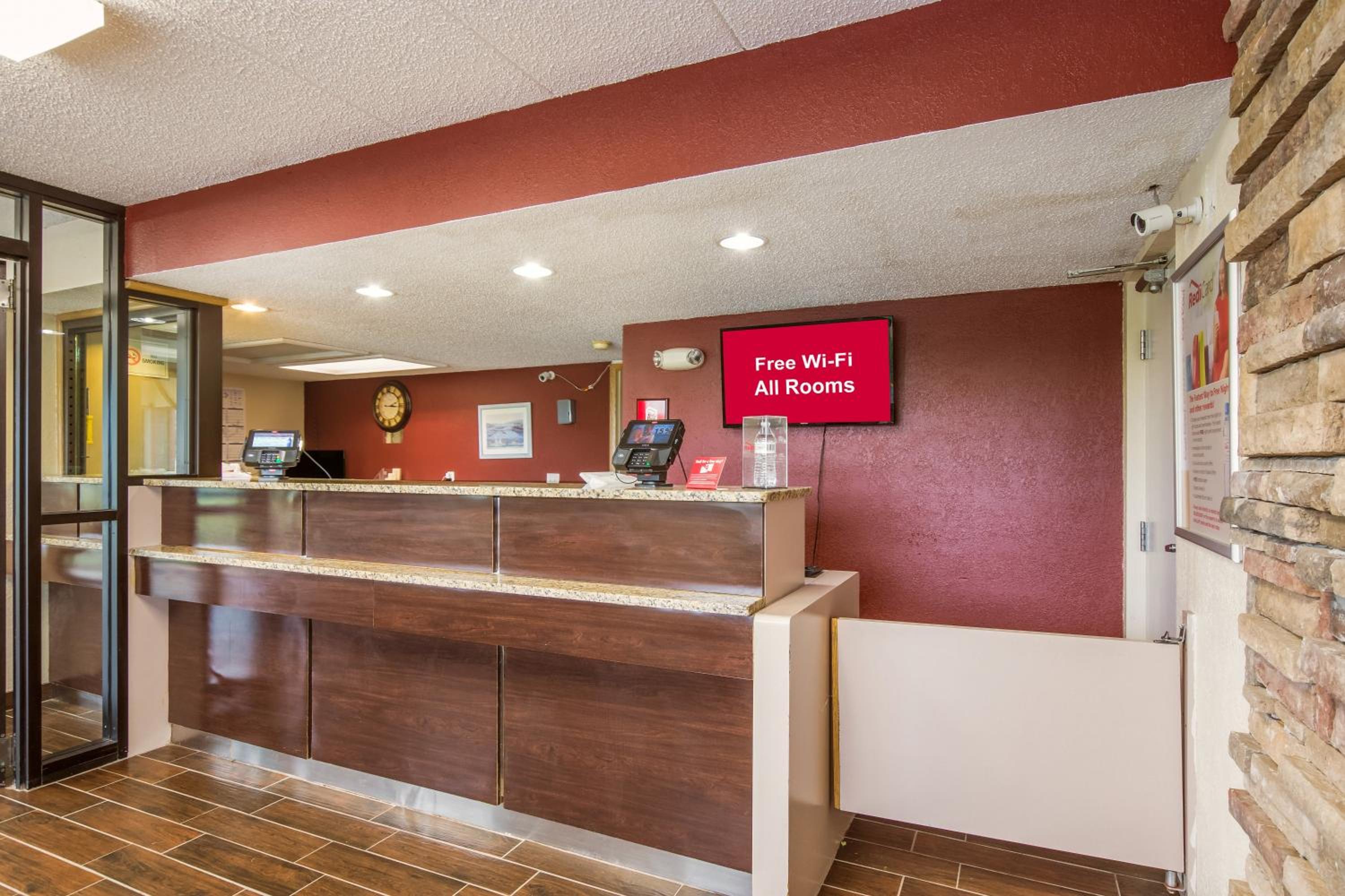 Saginaw Vacations - Red Roof Inn Saginaw - Frankenmuth - Property Image 22