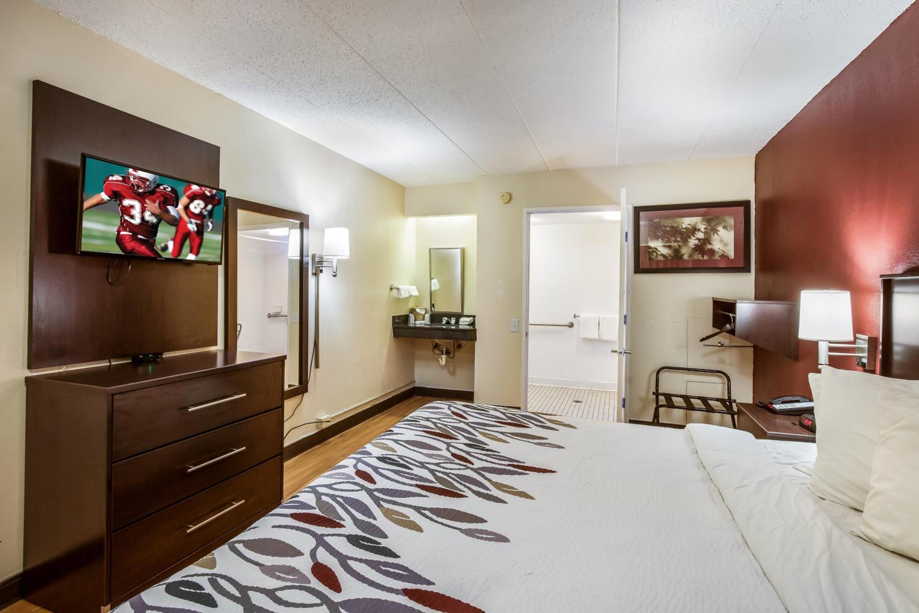 Saginaw Vacations - Red Roof Inn Saginaw - Frankenmuth - Property Image 29