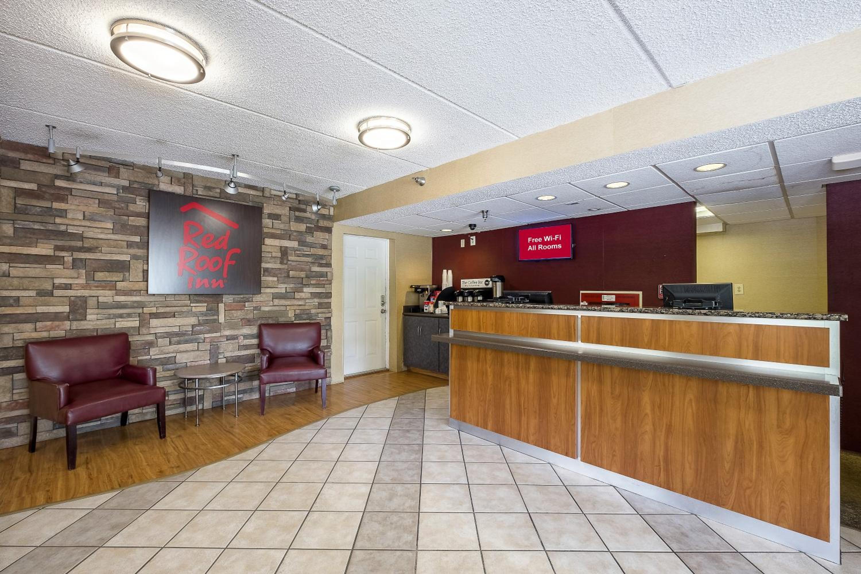 Red Roof Inn Tampa - Brandon - Image 4