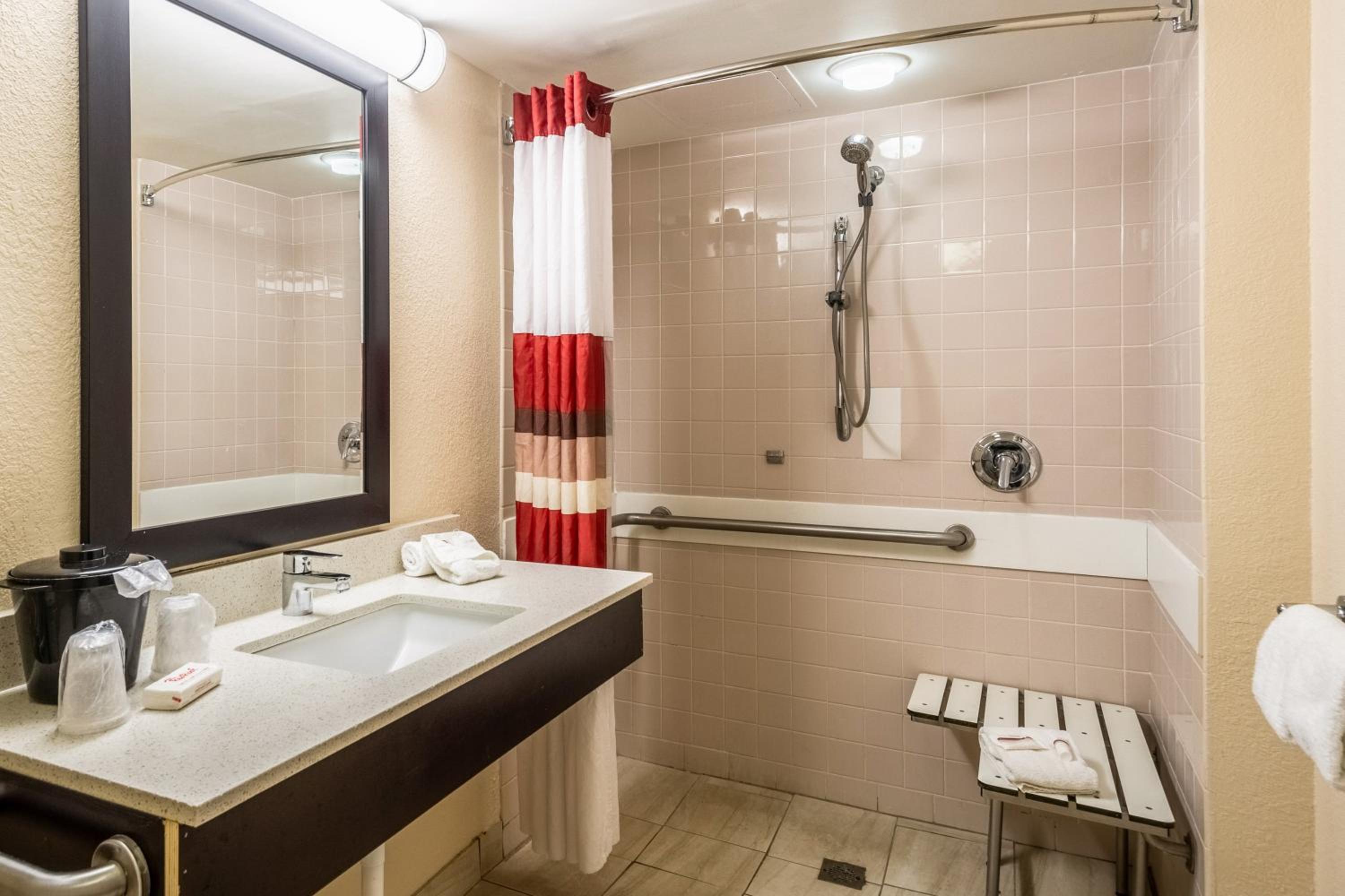 Red Roof Inn Tampa Bay - St. Petersburg, Photo 27