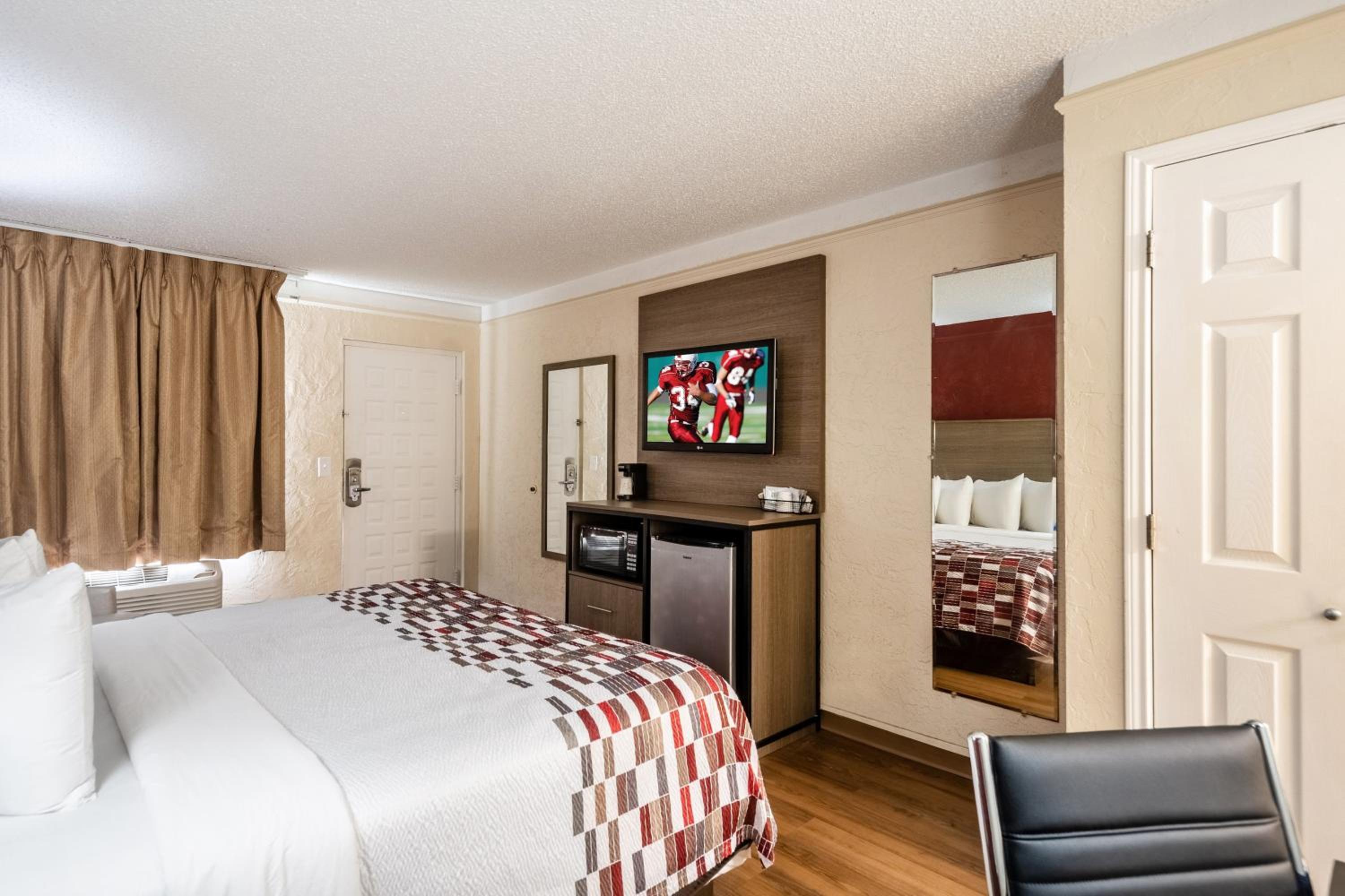 Red Roof Inn Tampa Bay - St. Petersburg, Photo 32