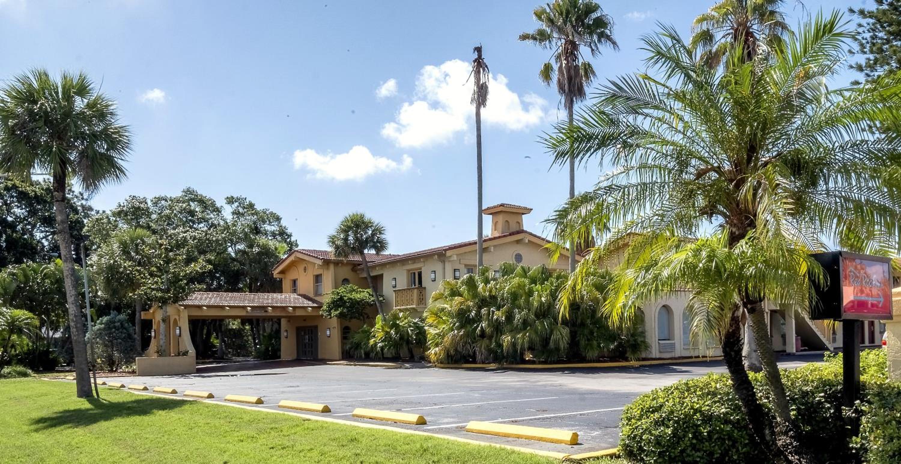 Red Roof Inn Tampa Bay - St. Petersburg - Image 3