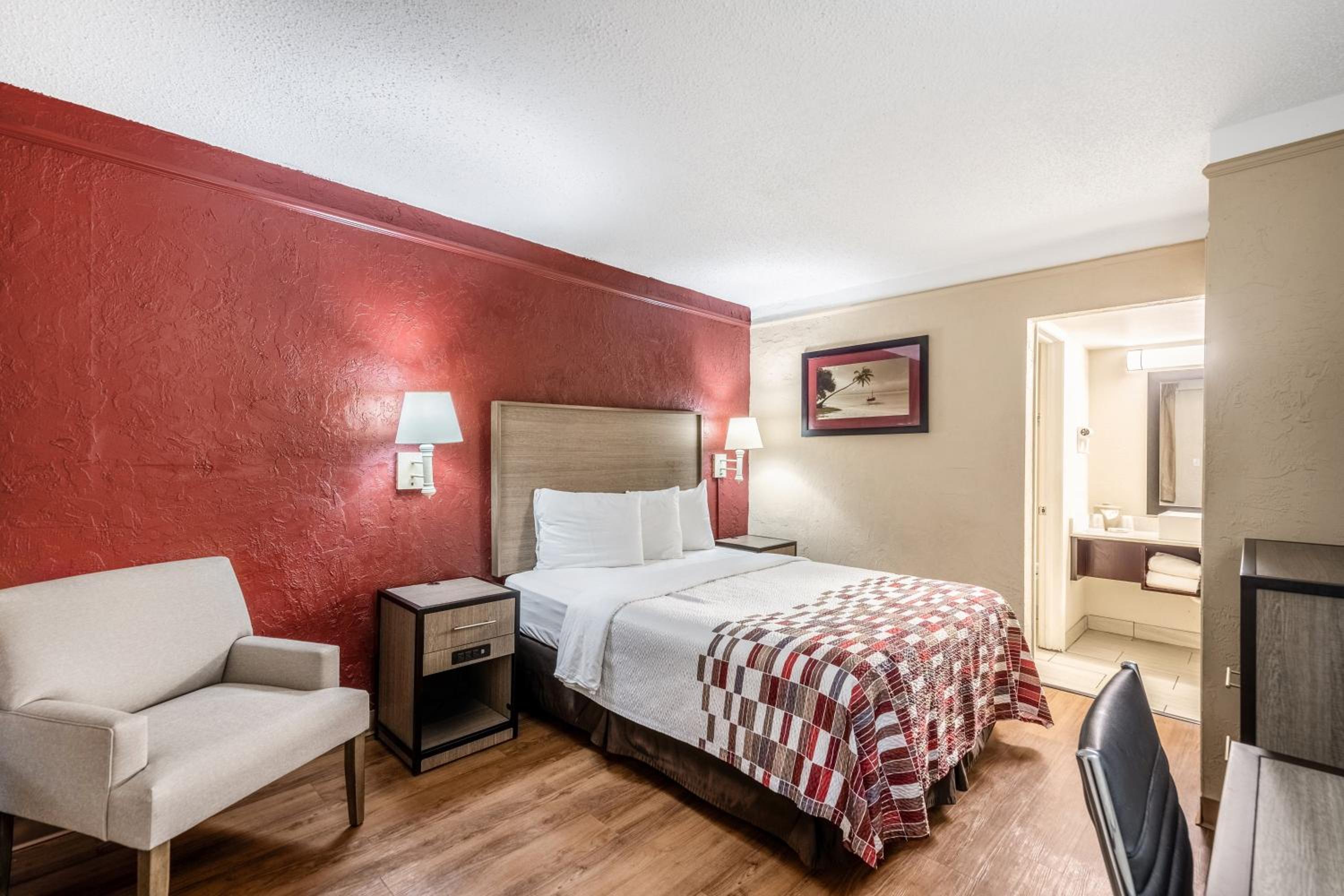 Red Roof Inn Tampa Bay - St. Petersburg, Photo 12