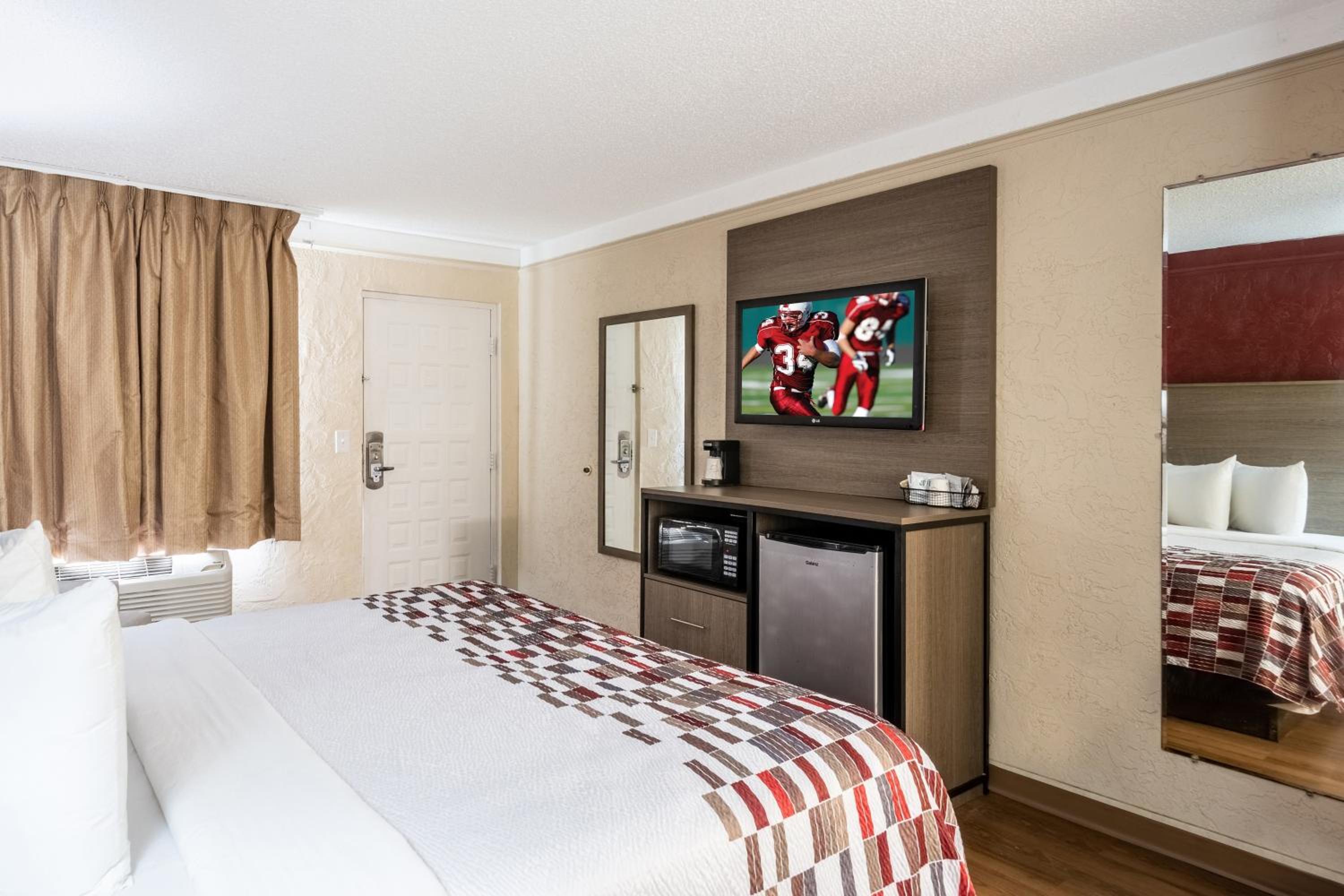 Red Roof Inn Tampa Bay - St. Petersburg, Photo 25