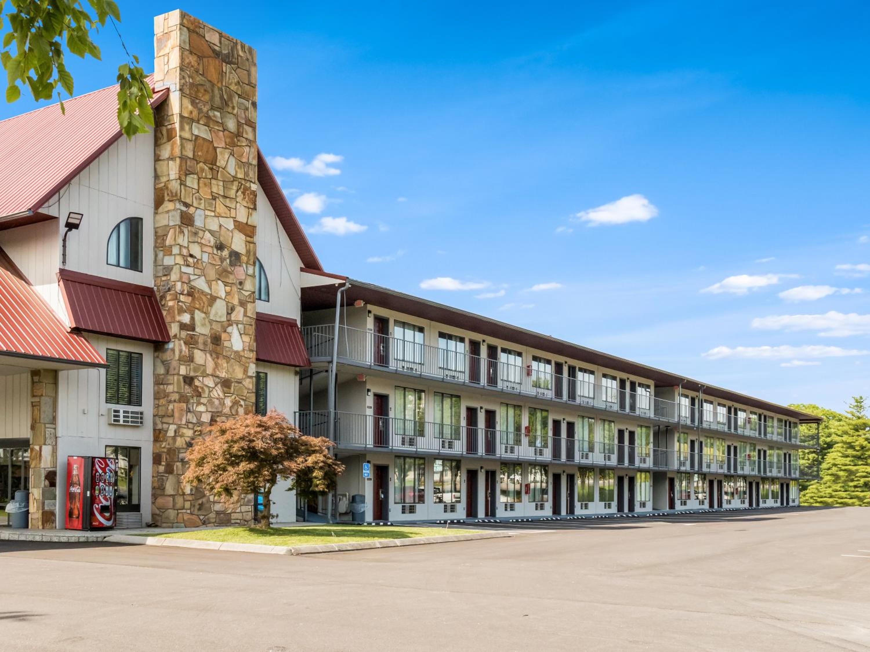 Red Roof Inn Dandridge view 4