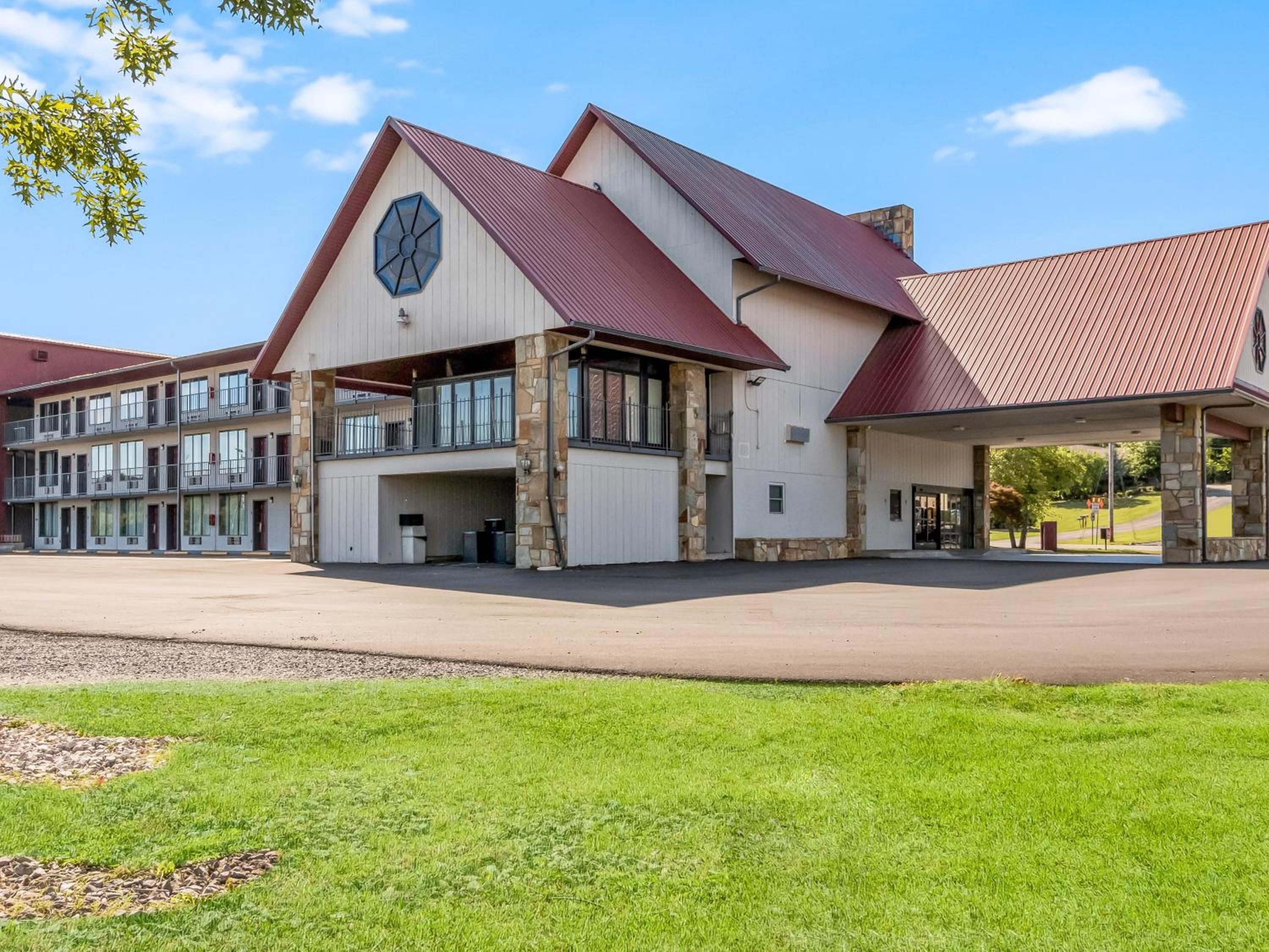 Red Roof Inn Dandridge view 3