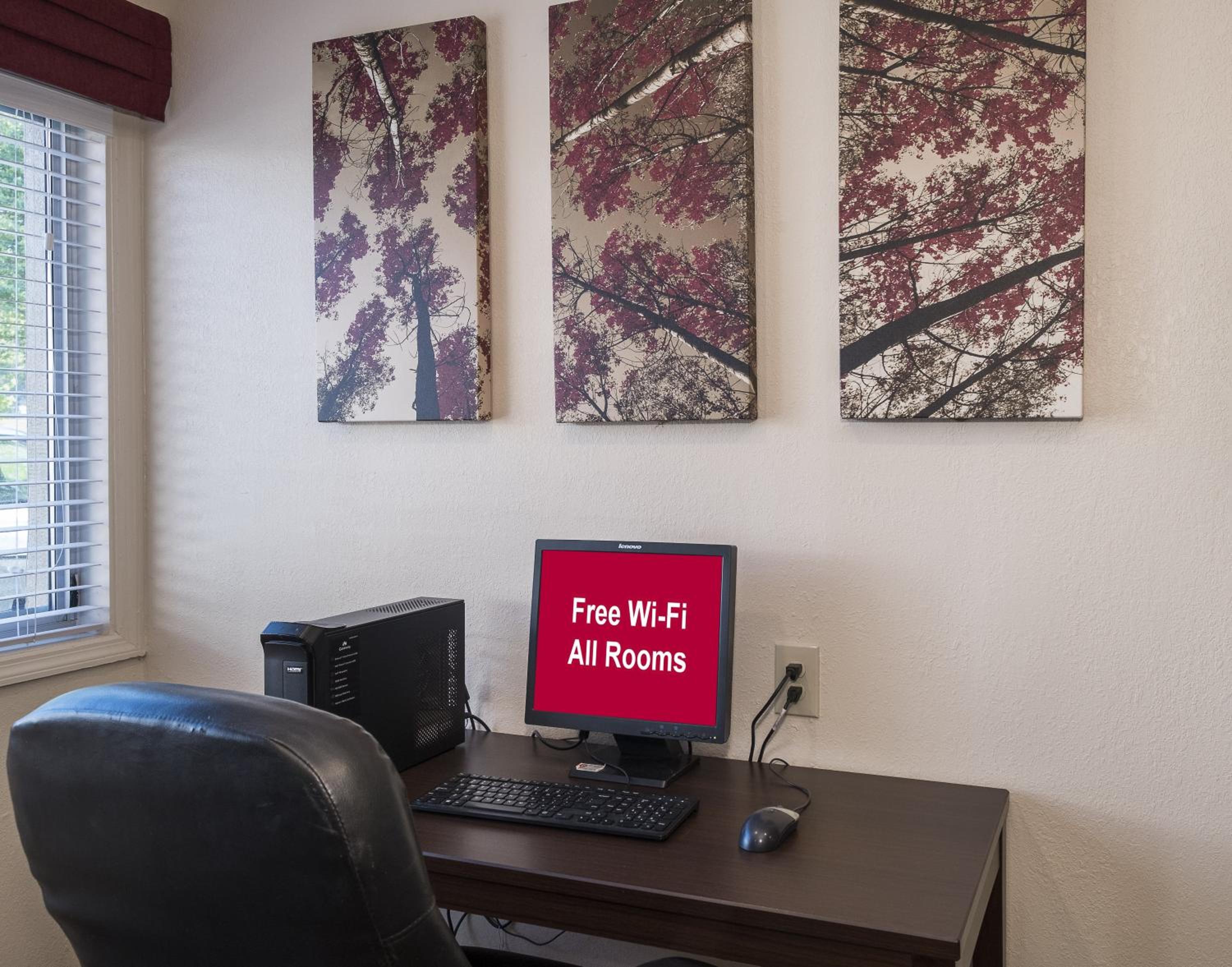 Poughkeepsie Vacations - Red Roof Inn PLUS Poughkeepsie - Property Image 1