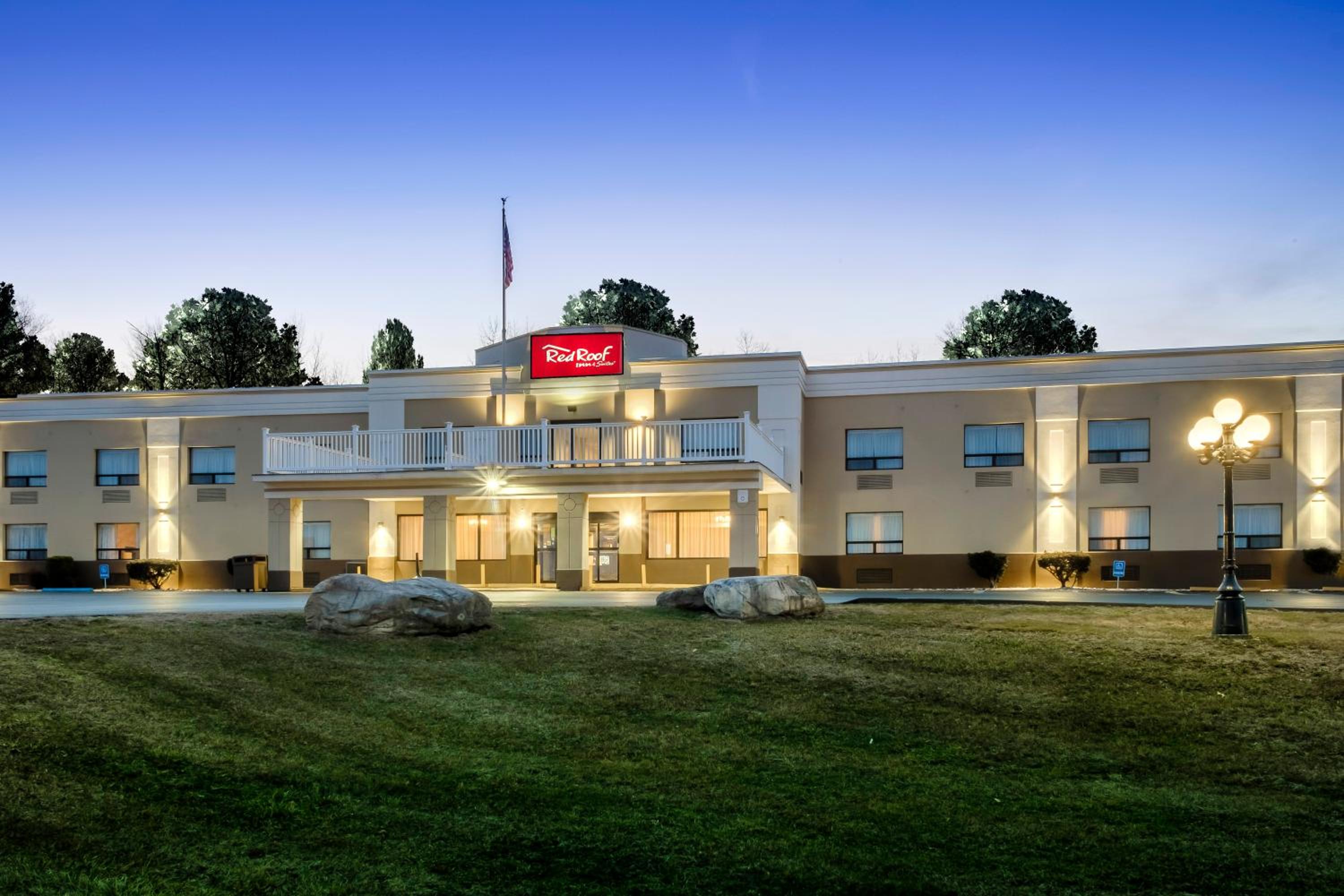 Red Roof Inn & Suites Newburgh - Stewart Airport West Point view 3