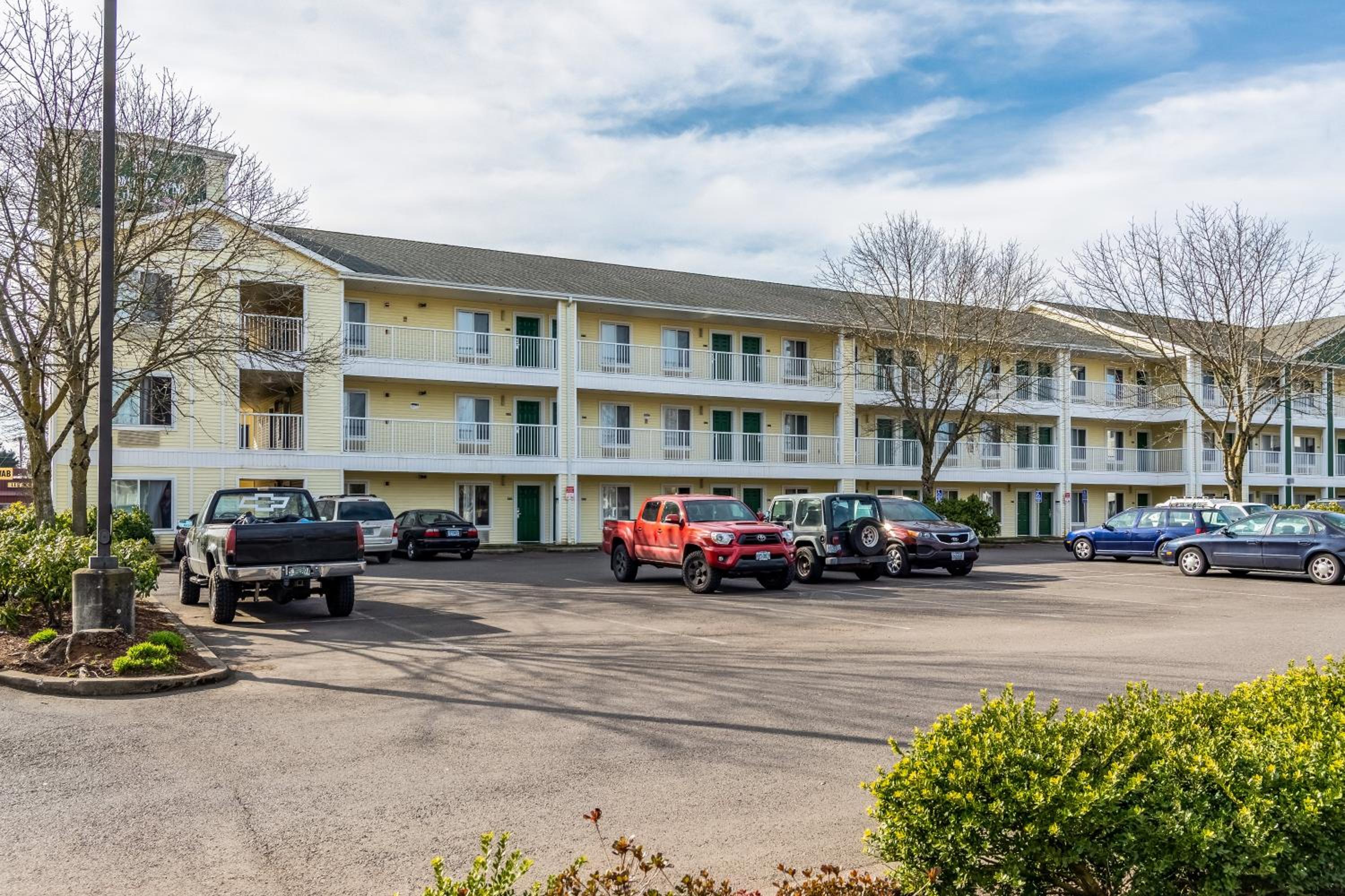 HomeTowne Studios by Red Roof Eugene - Springfield - Image 2