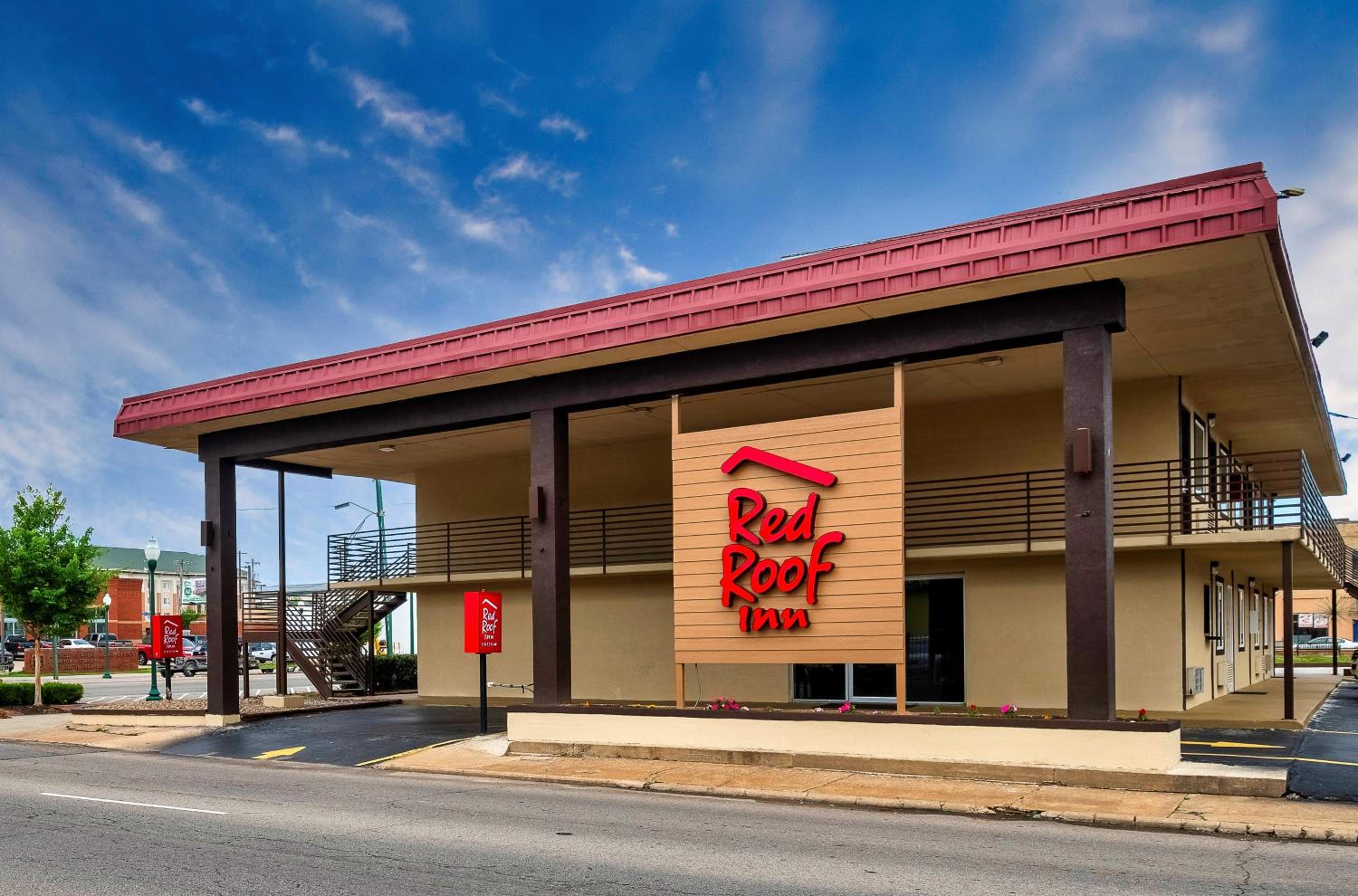 Fort Smith Vacations - Red Roof Inn Fort Smith Downtown - Property Image 1