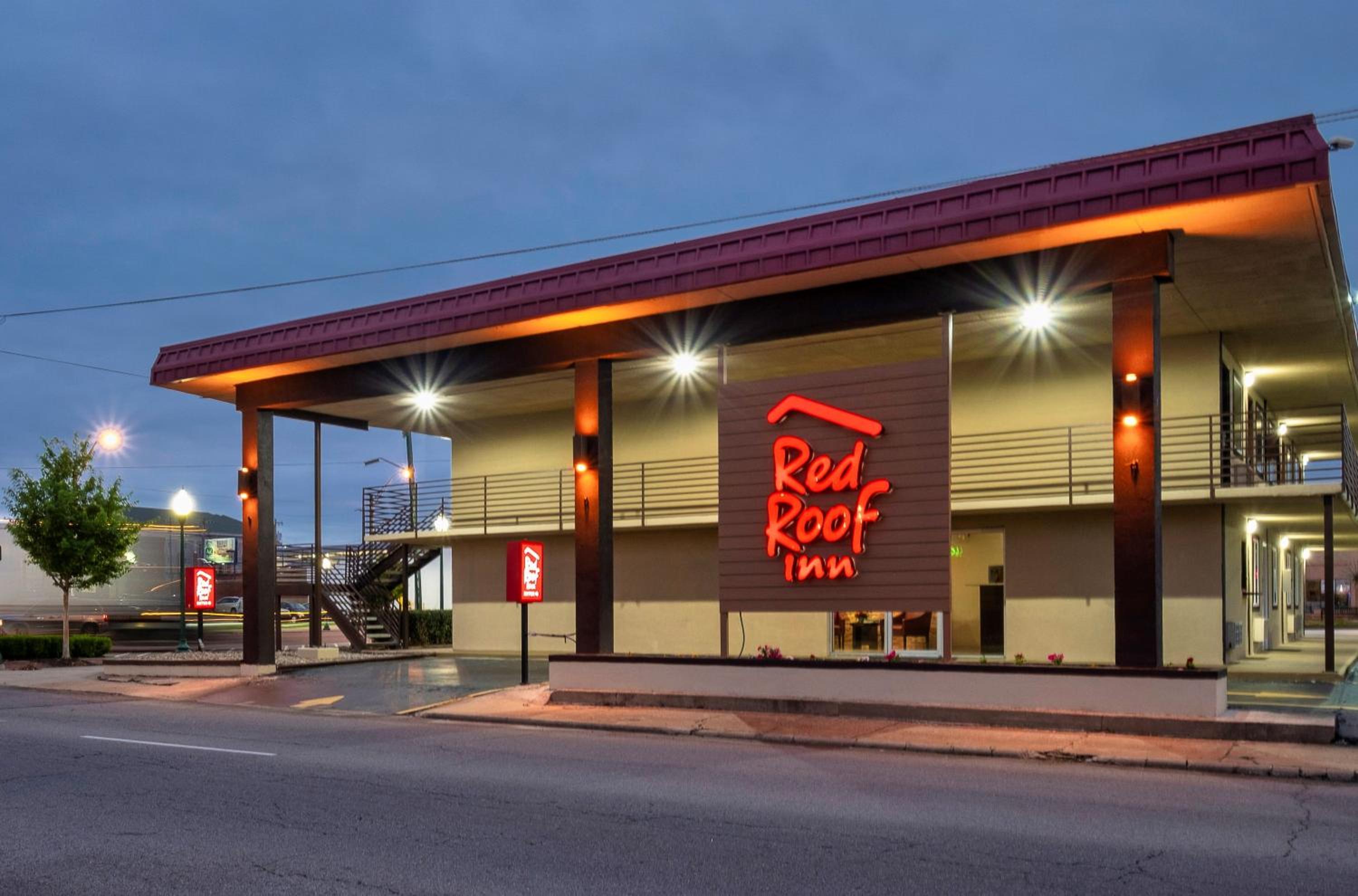 Fort Smith Vacations - Red Roof Inn Fort Smith Downtown - Property Image 2