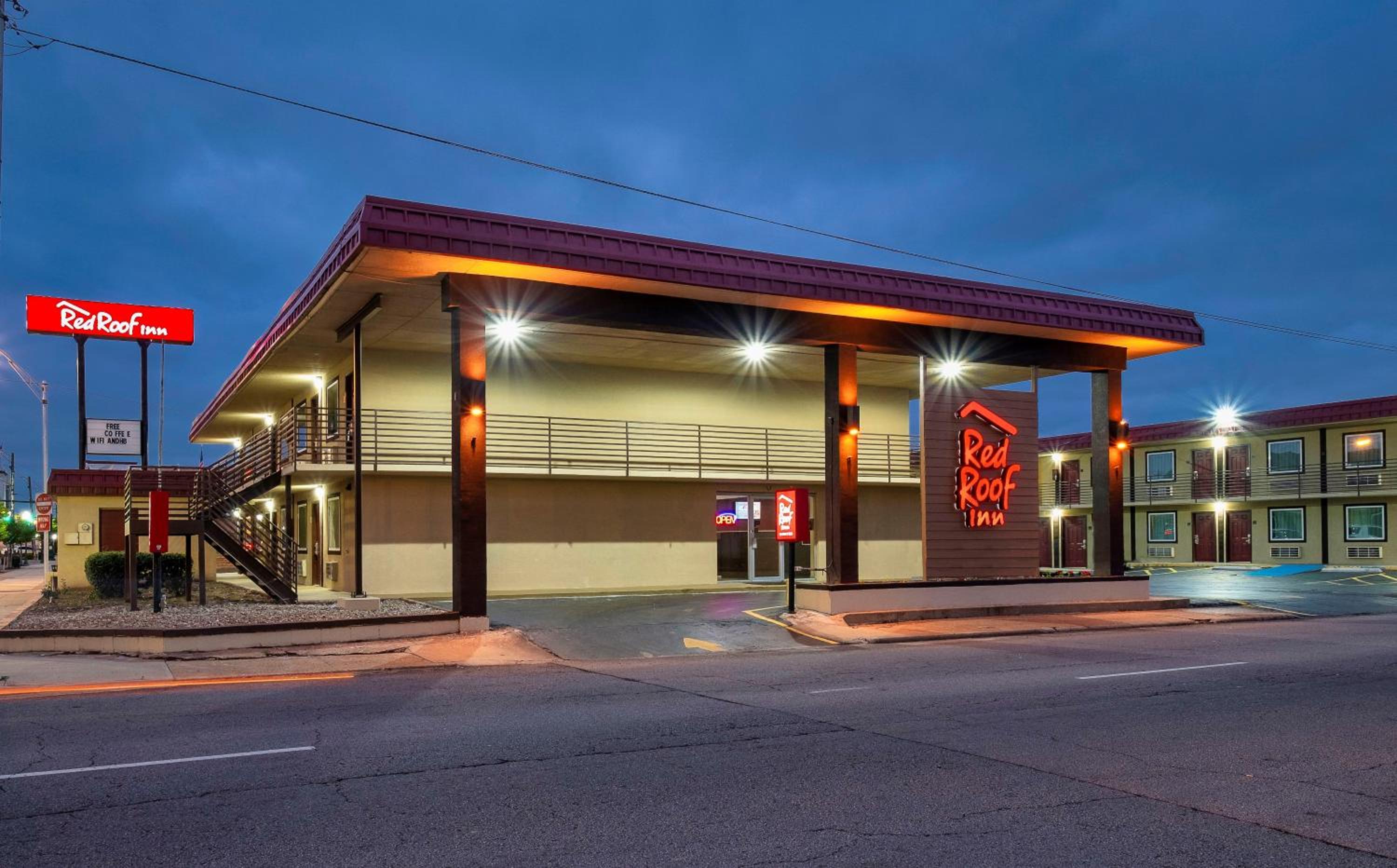 Fort Smith Vacations - Red Roof Inn Fort Smith Downtown - Property Image 3