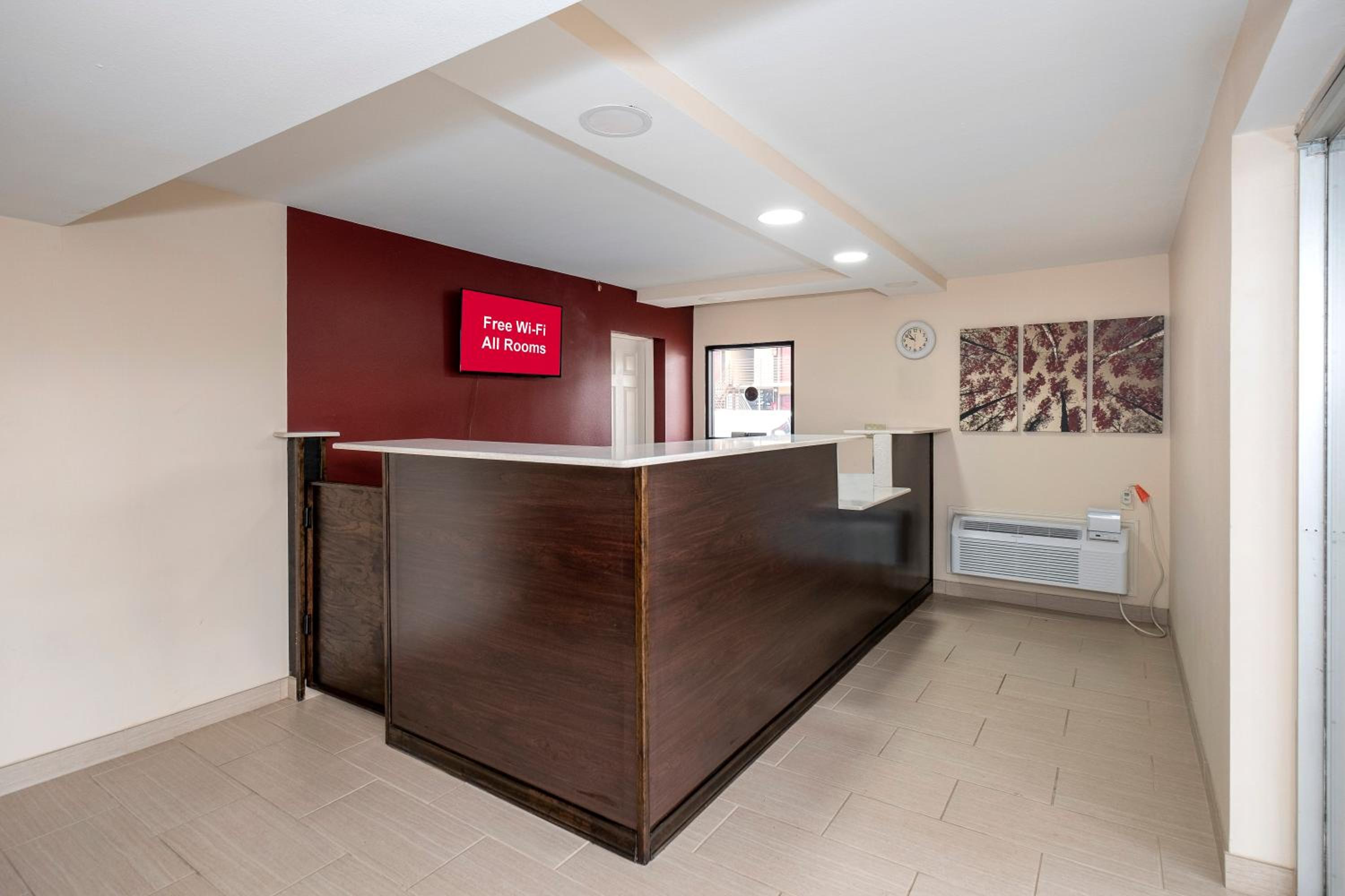 Fort Smith Vacations - Red Roof Inn Fort Smith Downtown - Property Image 20