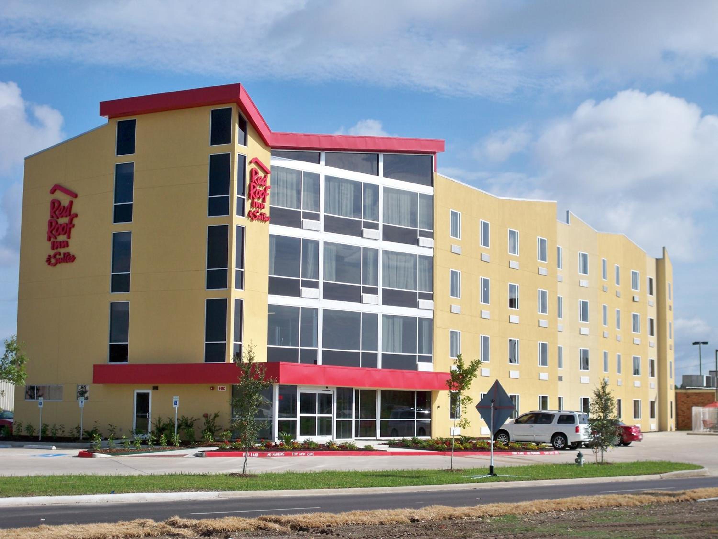 Beaumont Vacations - Red Roof Inn  Suites Beaumont - Property Image 1