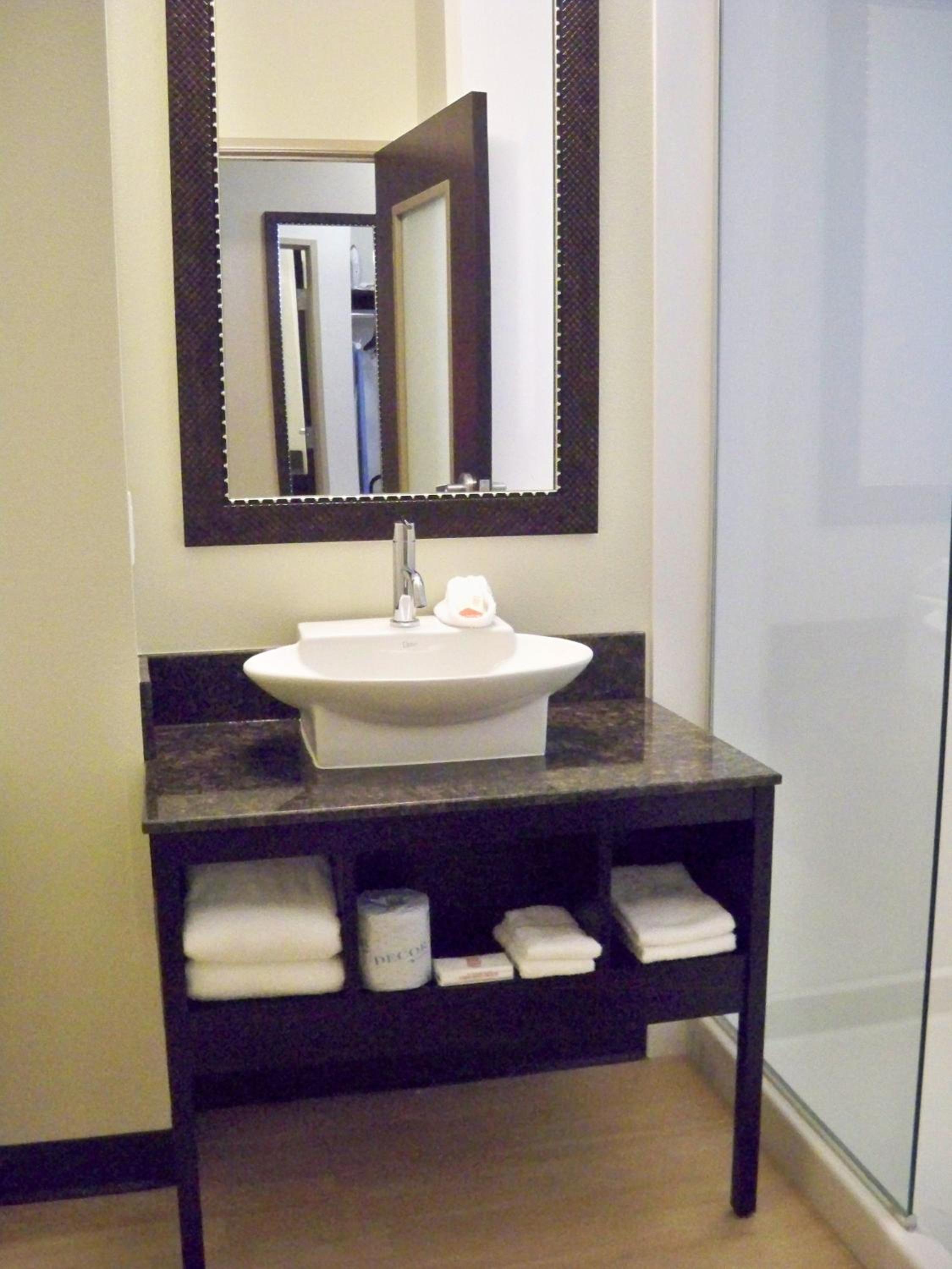 Beaumont Vacations - Red Roof Inn Suites Beaumont - Property Image 14