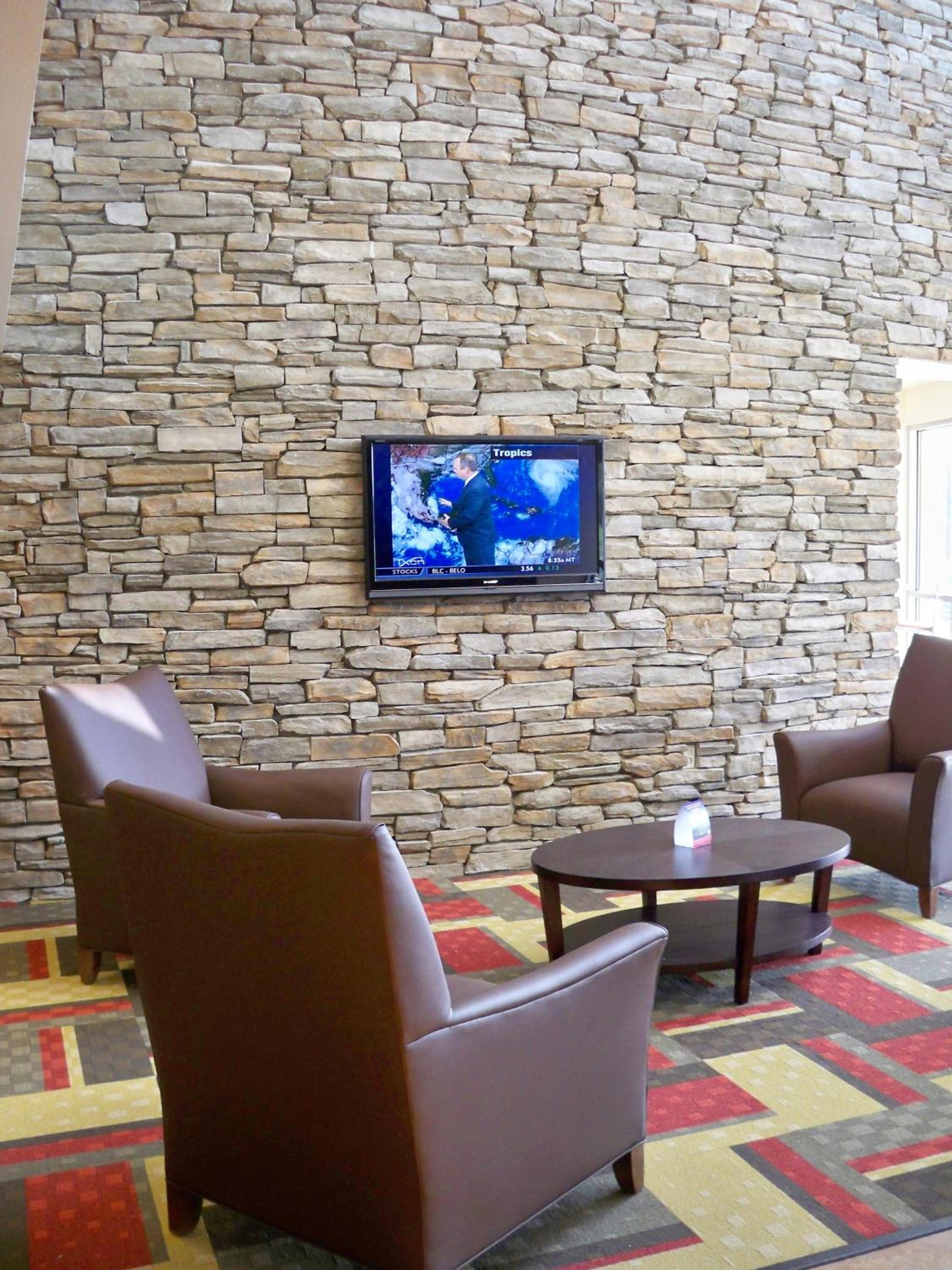 Beaumont Vacations - Red Roof Inn  Suites Beaumont - Property Image 2