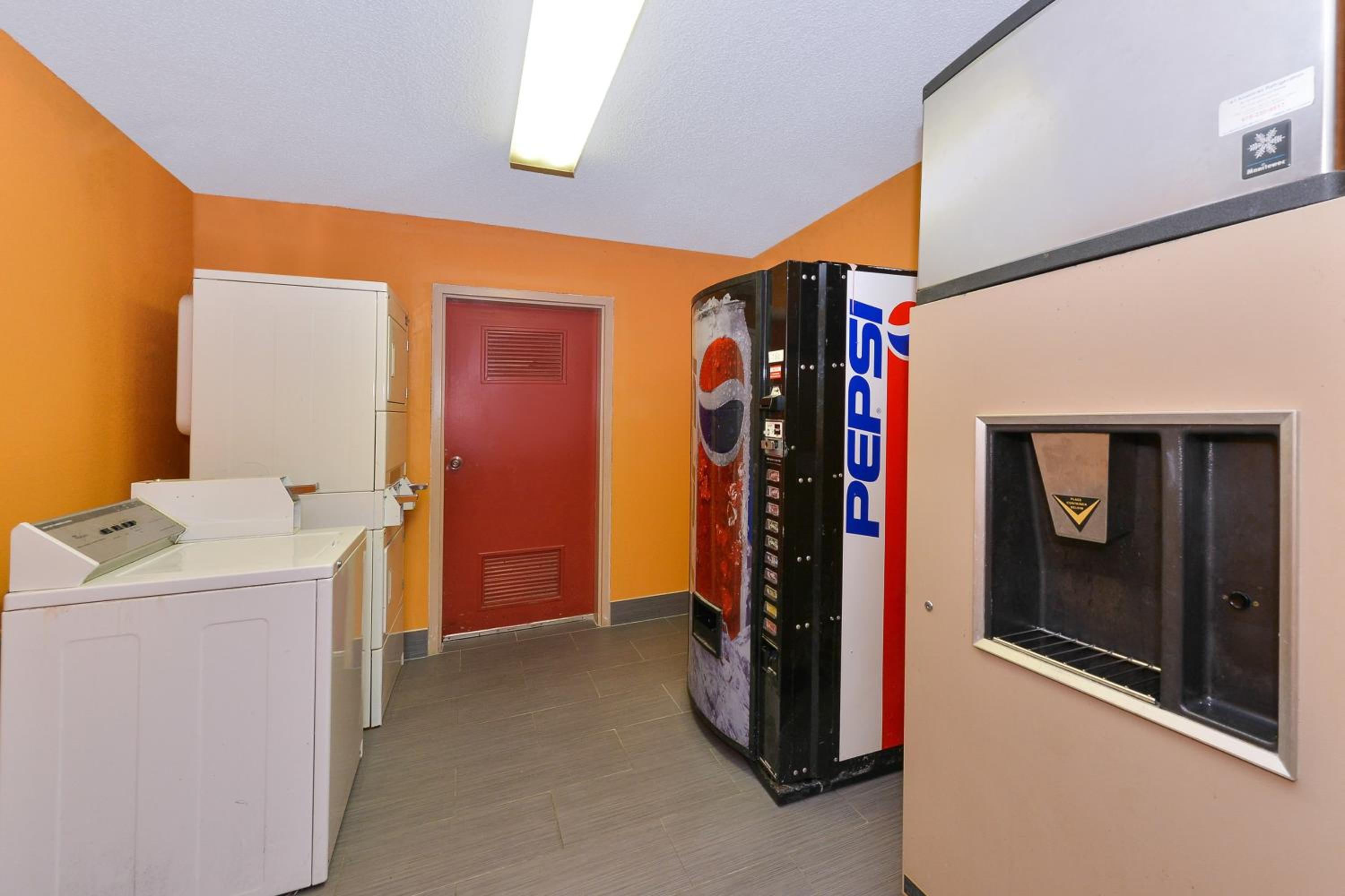 Red Roof Inn Cartersville-Emerson-LakePoint North