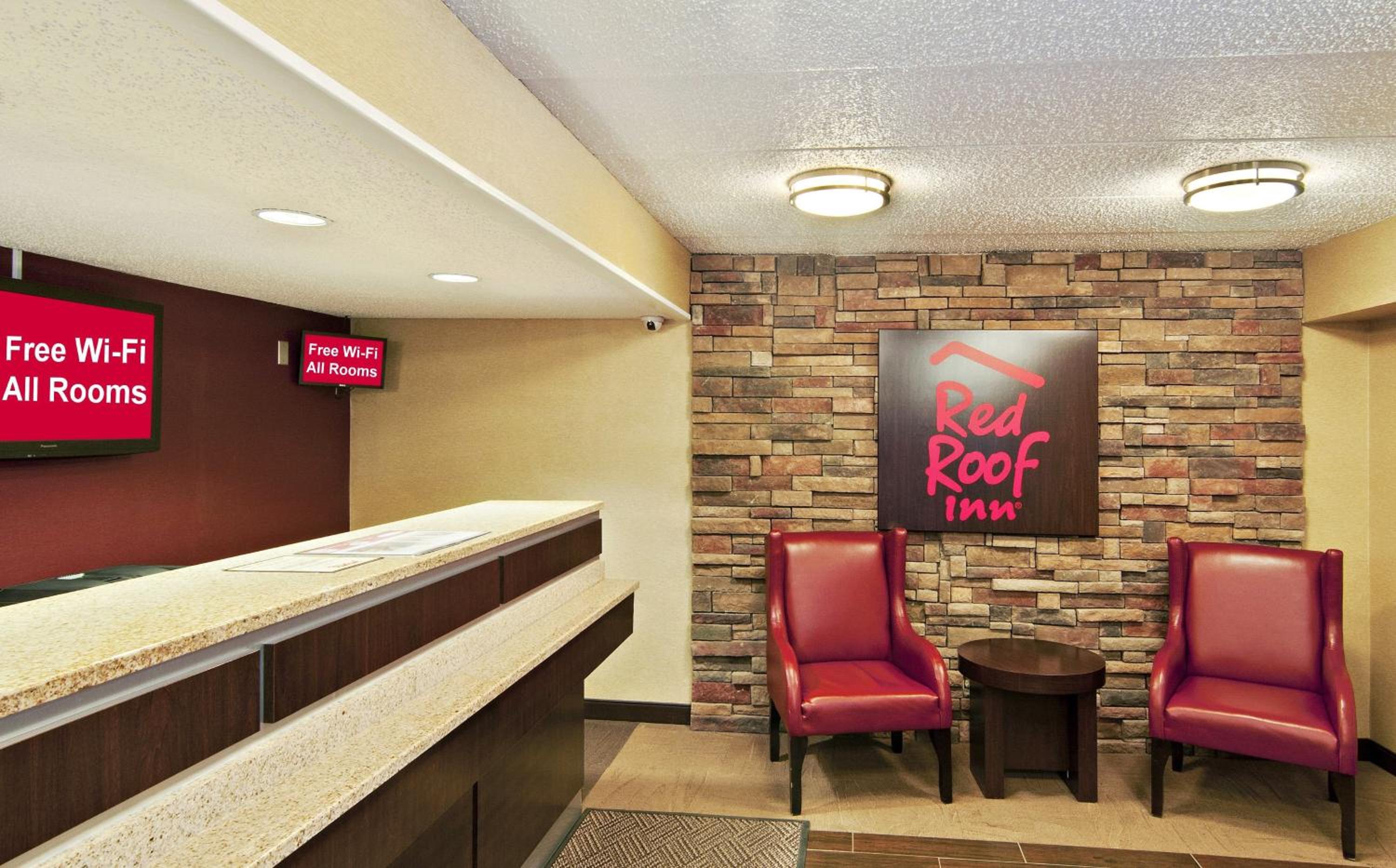 Red Roof Inn Fairmont view 4