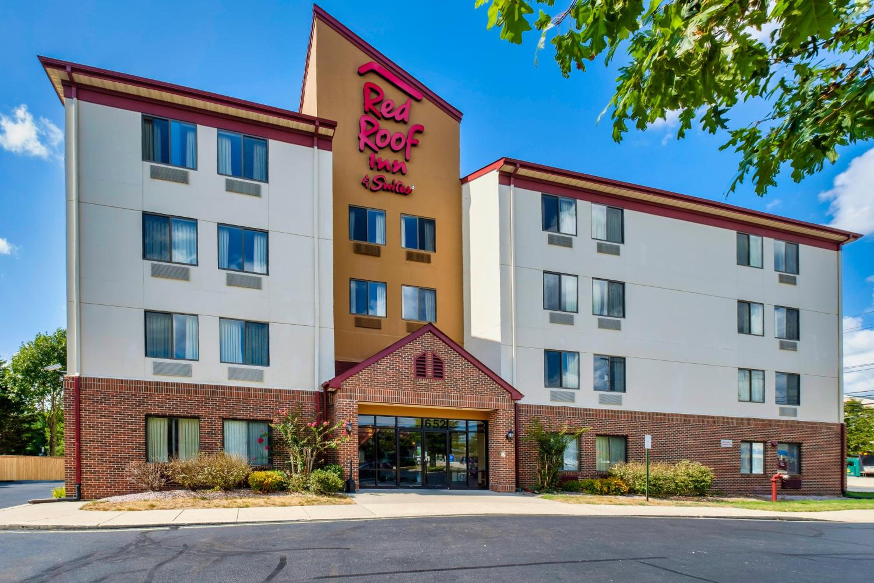Dover Vacations - Red Roof Inn  Suites Dover Downtown - Property Image 1