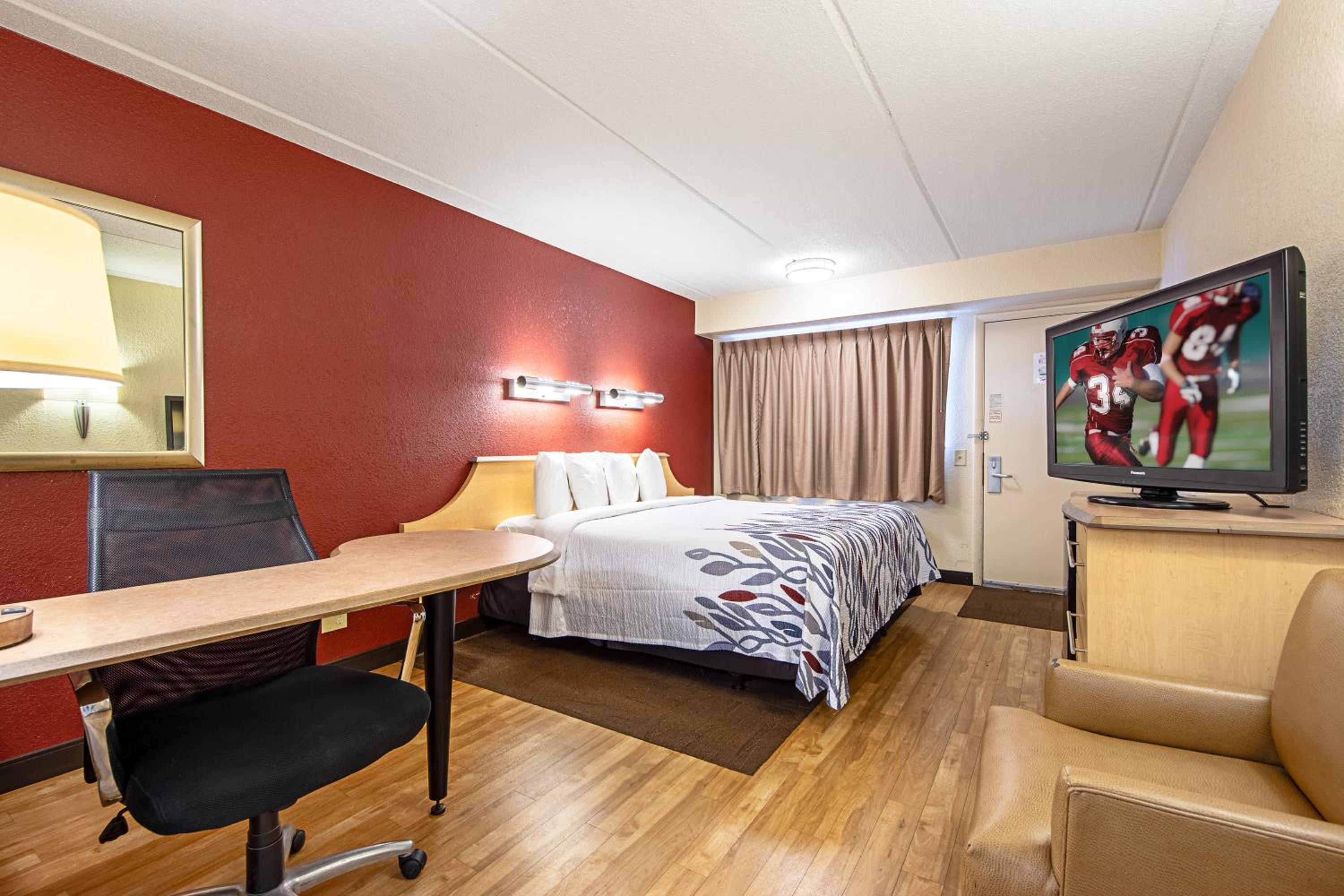 Milford Vacations - Red Roof Inn Milford - New Haven - Property Image 22