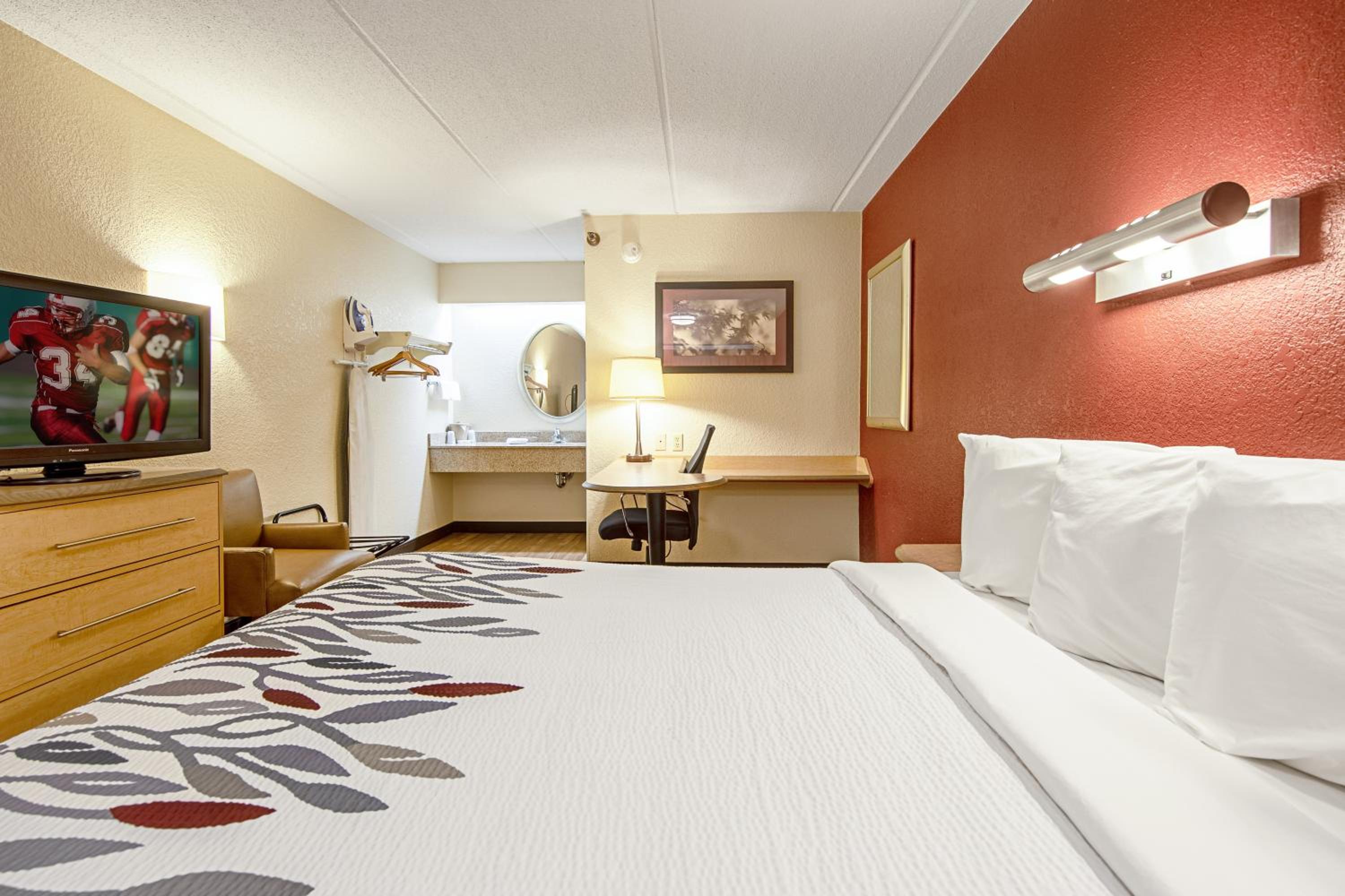 Milford Vacations - Red Roof Inn Milford - New Haven - Property Image 19