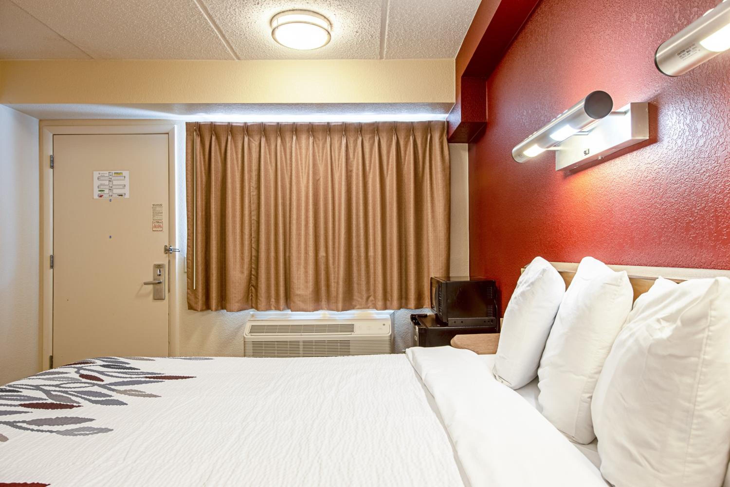 Milford Vacations - Red Roof Inn Milford - New Haven - Property Image 10