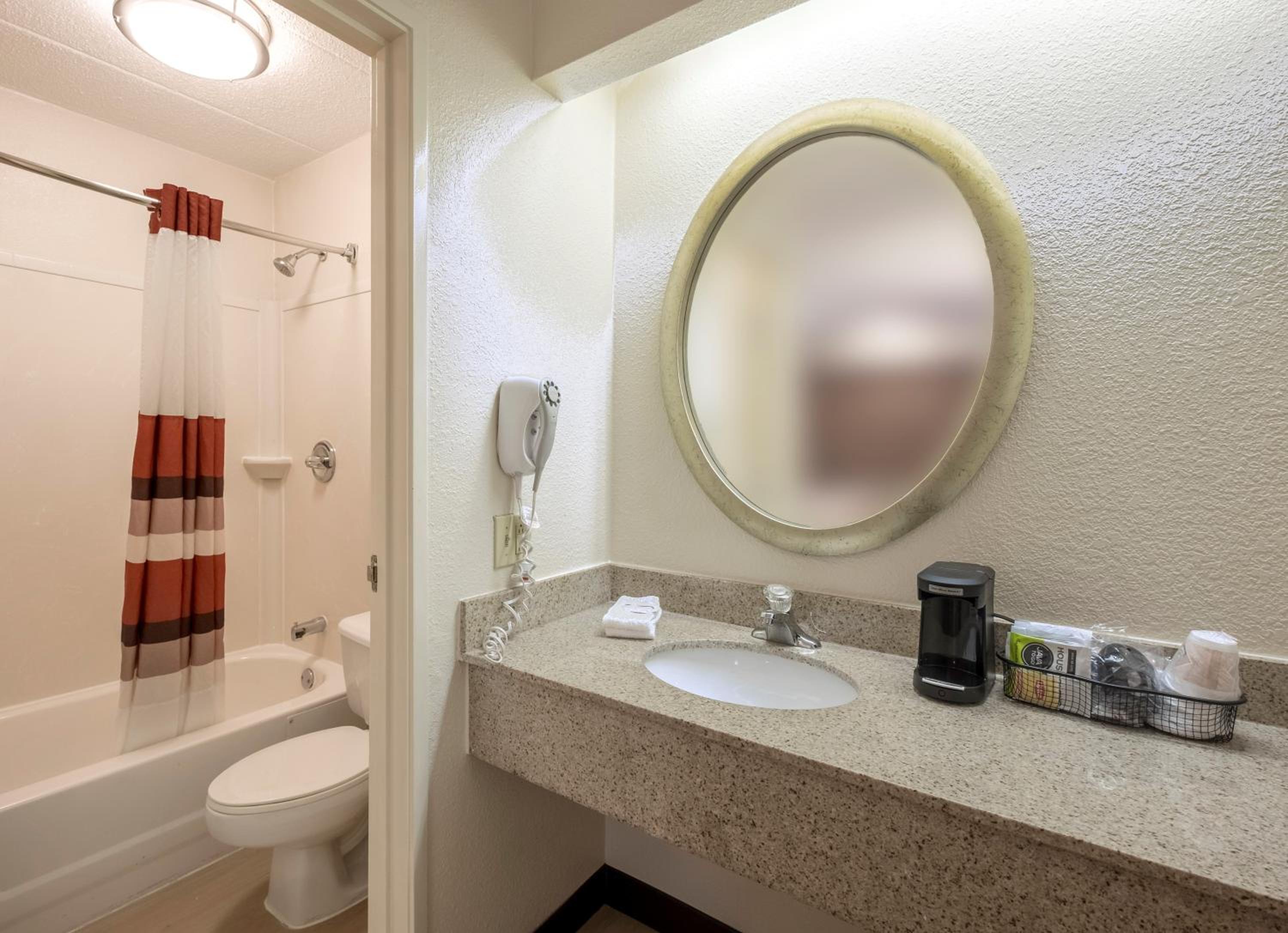 Milford Vacations - Red Roof Inn Milford - New Haven - Property Image 3