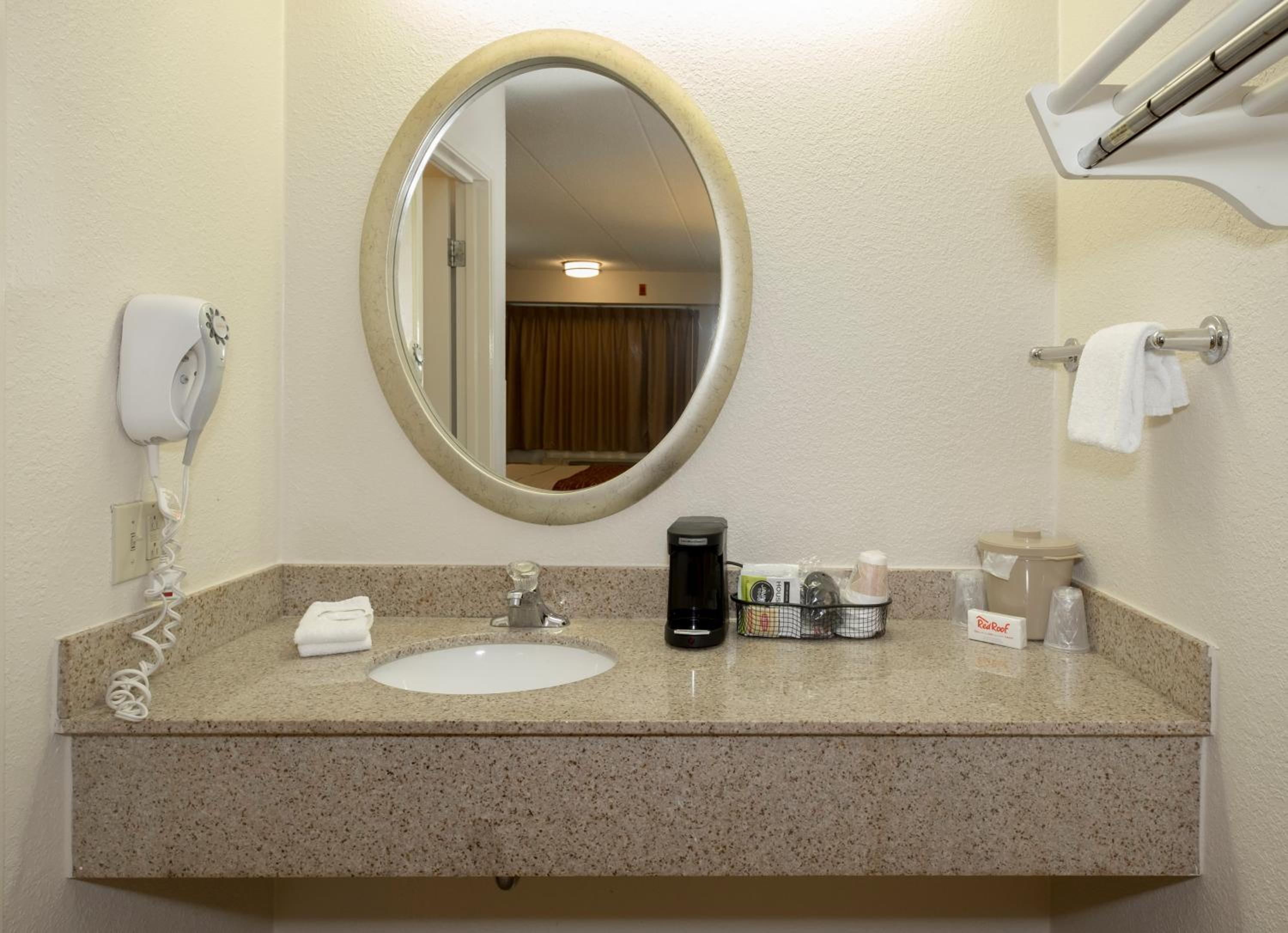 Milford Vacations - Red Roof Inn Milford - New Haven - Property Image 2