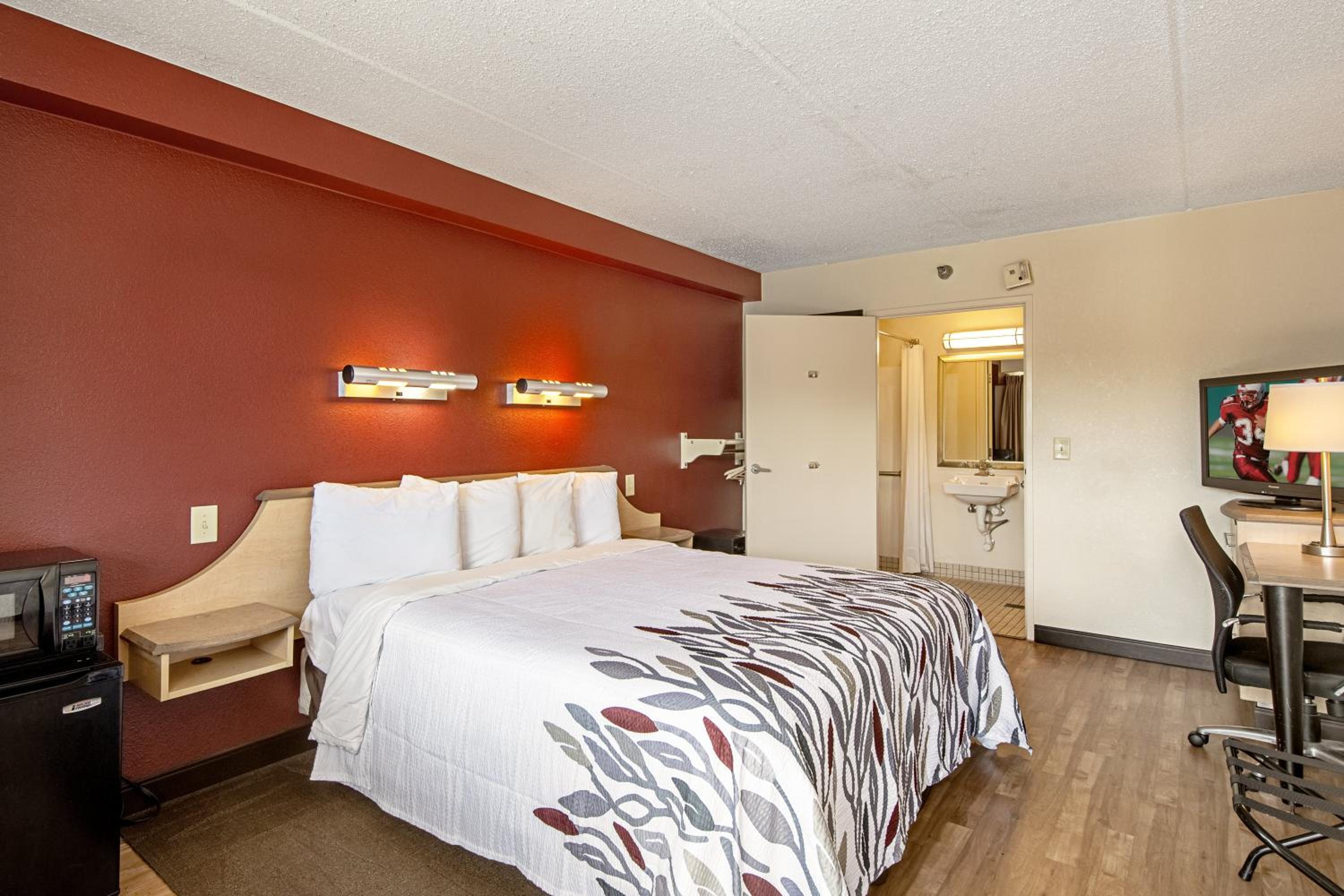 Milford Vacations - Red Roof Inn Milford - New Haven - Property Image 11