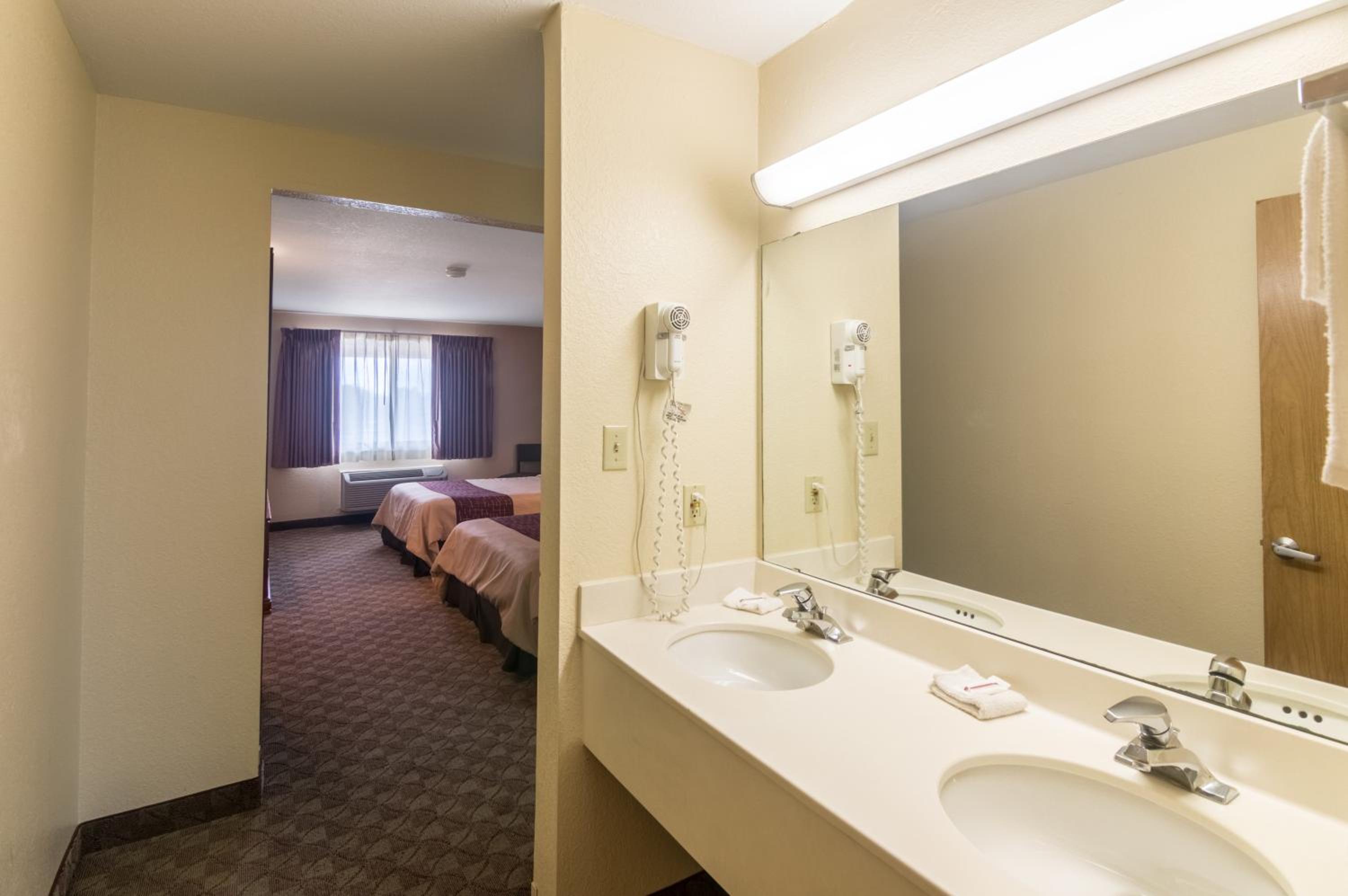 Wichita Falls Vacations - Red Roof Inn Wichita Falls - Property Image 31