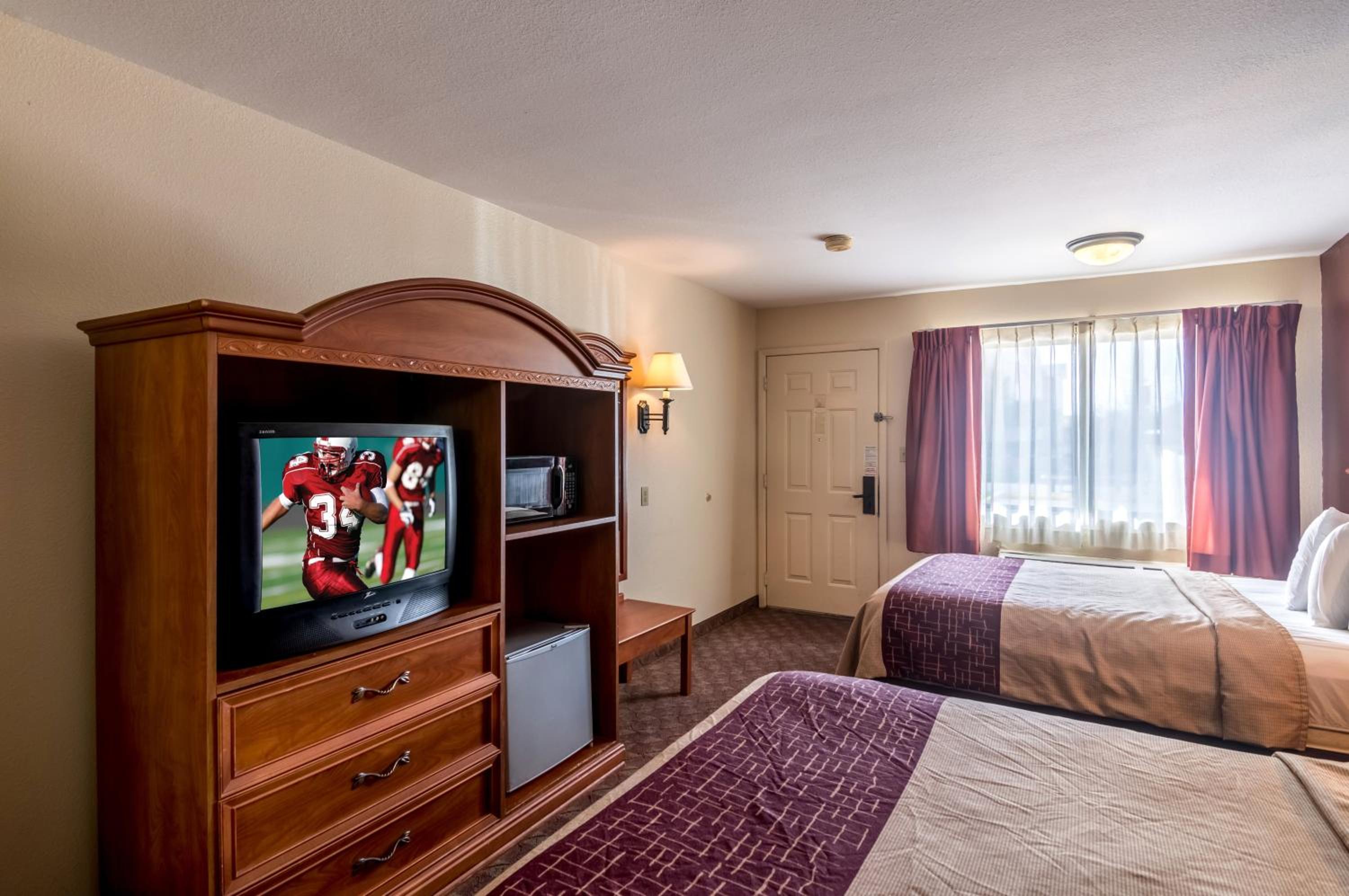 Wichita Falls Vacations - Red Roof Inn Wichita Falls - Property Image 26