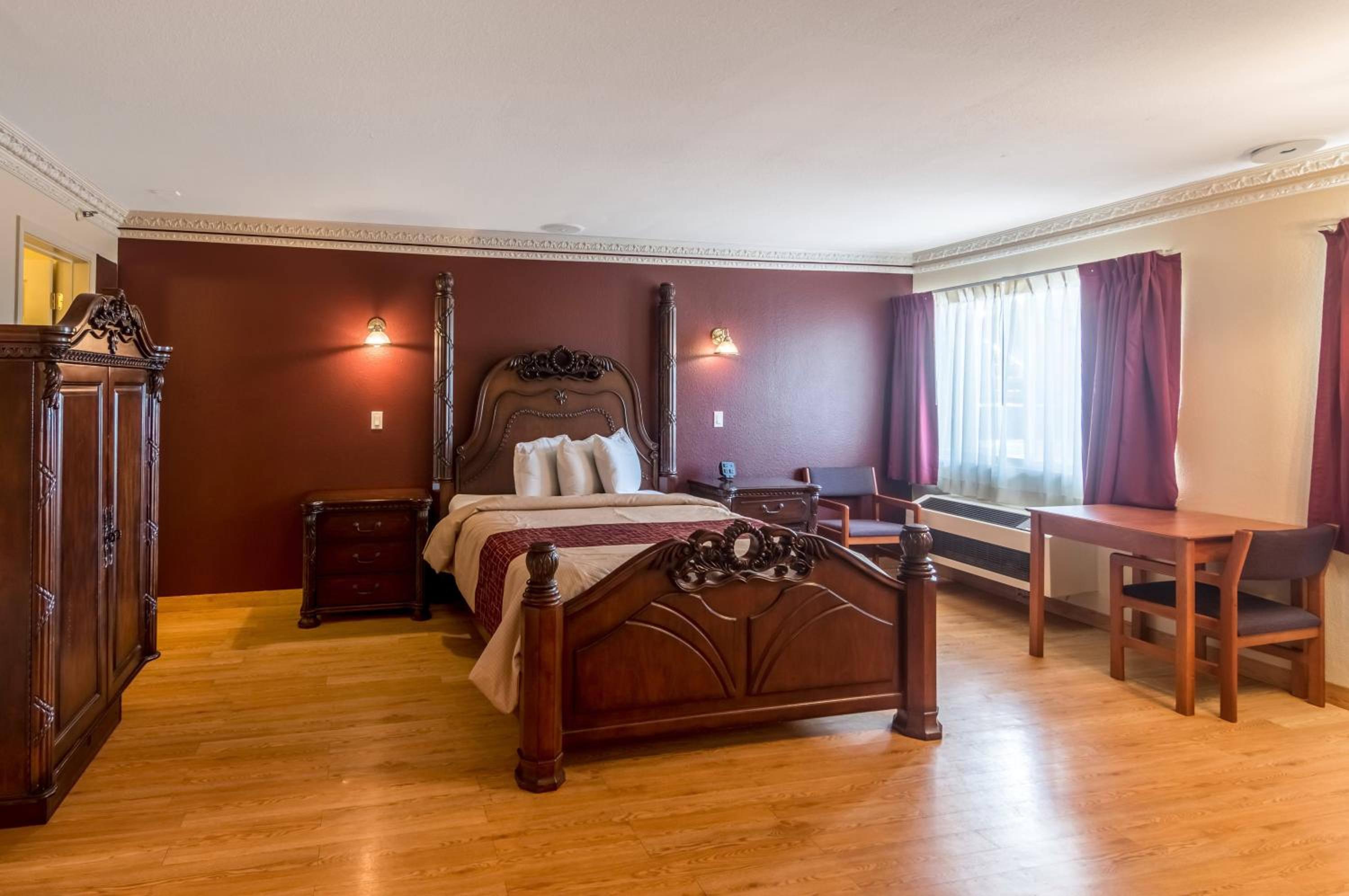 Wichita Falls Vacations - Red Roof Inn Wichita Falls - Property Image 8